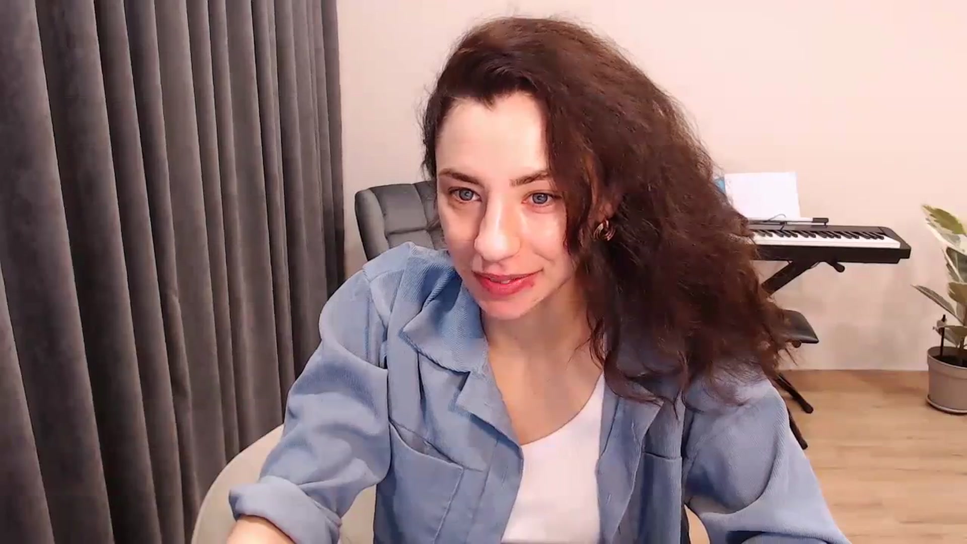 Gallery image thumbnail from Millla_Mi's myfreecams stream on, 03/14/2024, 07:03 image 8 of 20