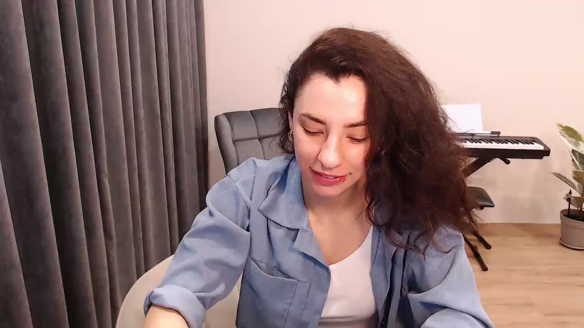 Gallery image thumbnail from Millla_Mi's myfreecams stream on, 03/14/2024, 07:03 image 7 of 20