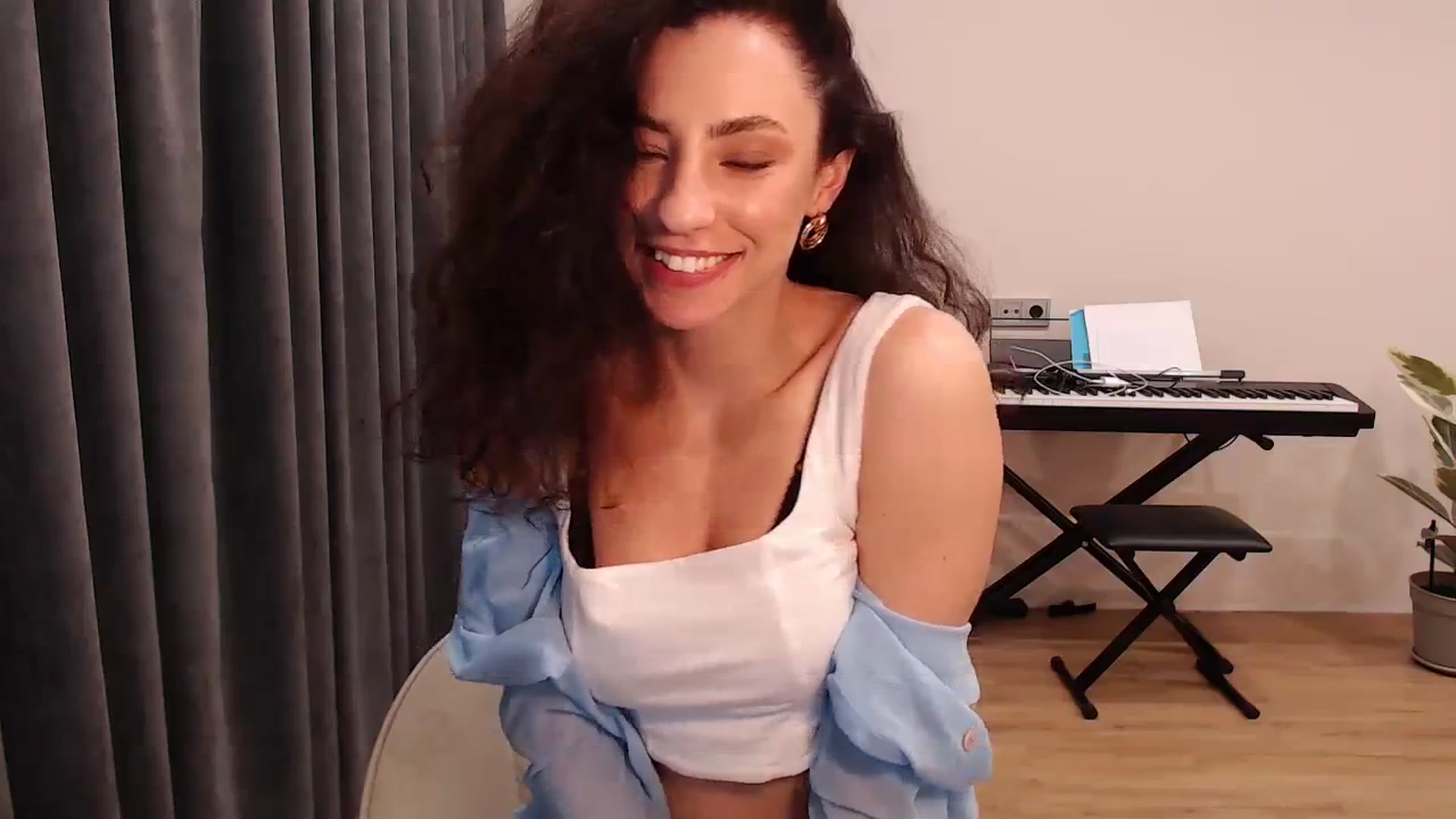 Gallery image thumbnail from Millla_Mi's myfreecams stream on, 03/16/2024, 18:42 image 13 of 20