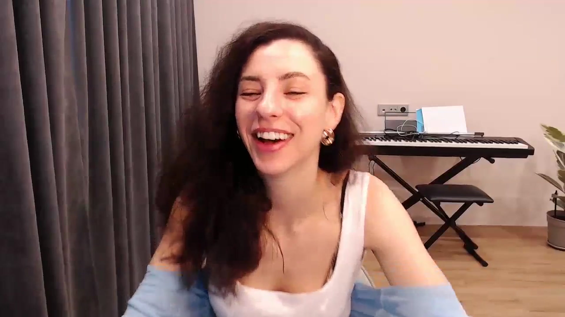 Gallery image thumbnail from Millla_Mi's myfreecams stream on, 03/17/2024, 08:01 image 7 of 20