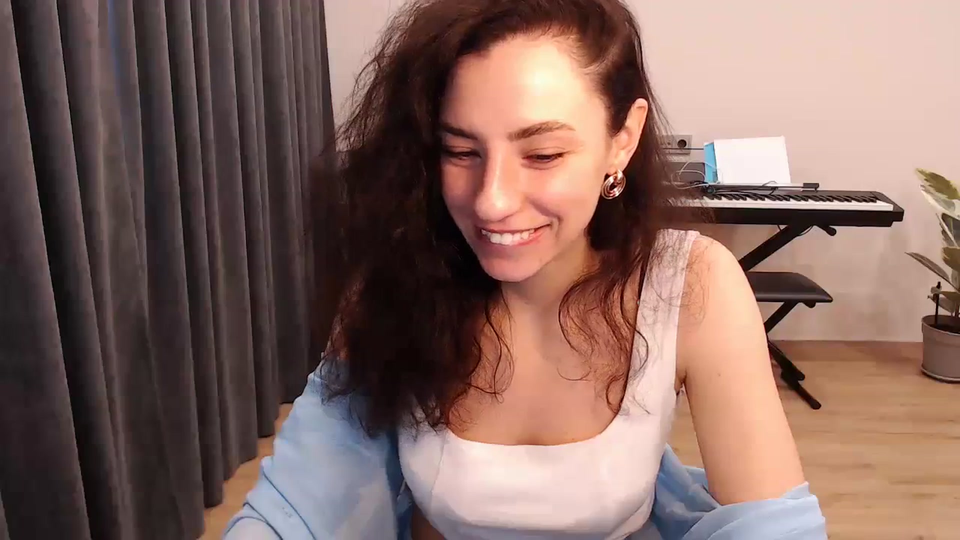 Gallery image thumbnail from Millla_Mi's myfreecams stream on, 03/17/2024, 08:40 image 6 of 20
