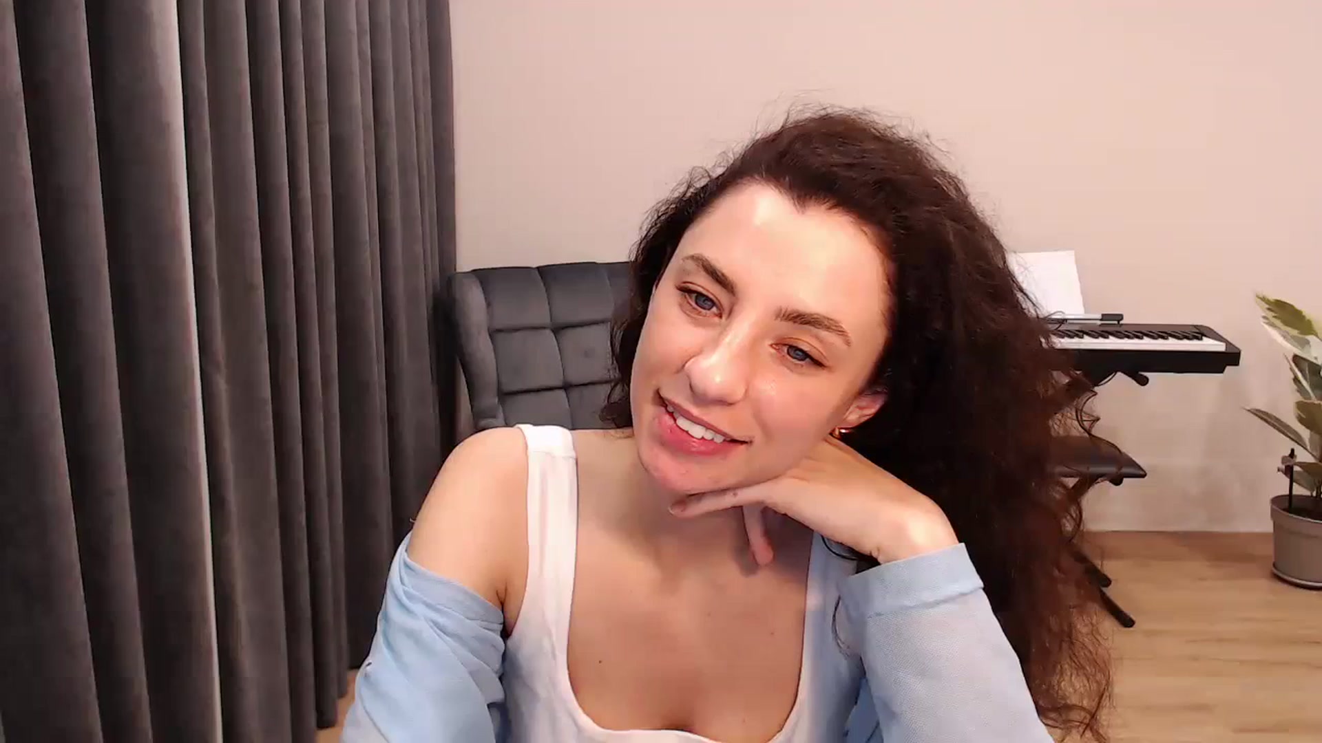 Gallery image thumbnail from Millla_Mi's myfreecams stream on, 03/17/2024, 20:12 image 9 of 20