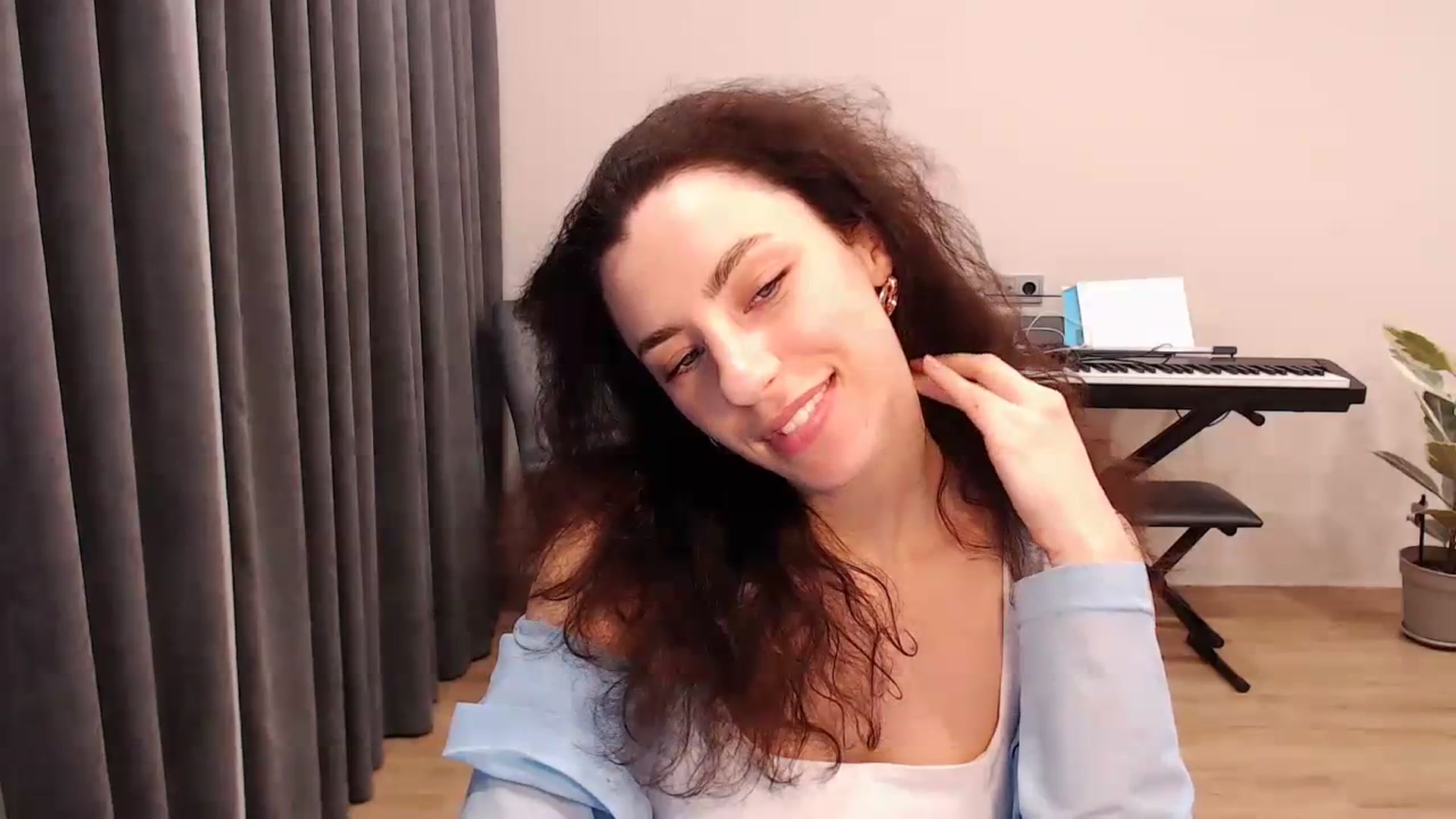 Gallery image thumbnail from Millla_Mi's myfreecams stream on, 03/17/2024, 20:12 image 17 of 20