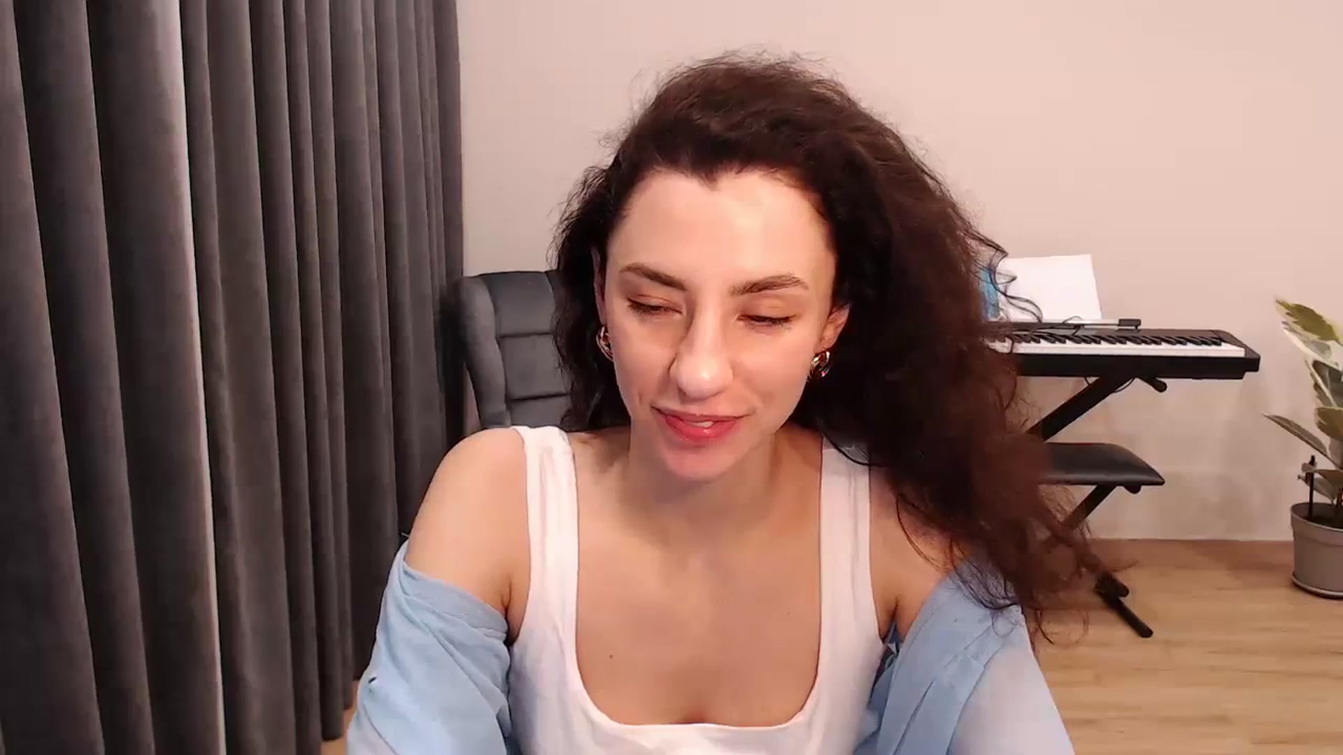 Gallery image thumbnail from Millla_Mi's myfreecams stream on, 03/17/2024, 20:12 image 7 of 20