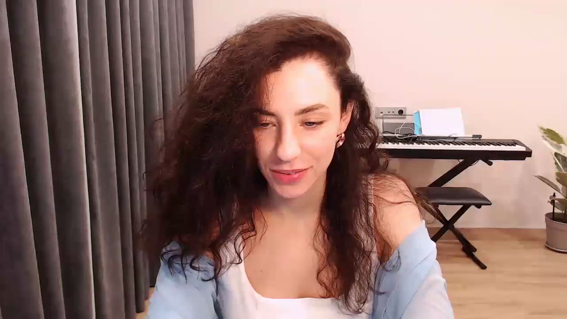 Gallery image thumbnail from Millla_Mi's myfreecams stream on, 03/17/2024, 20:12 image 16 of 20