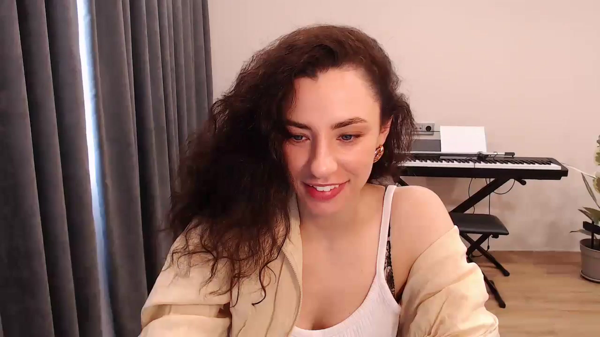Gallery image thumbnail from Millla_Mi's myfreecams stream on, 04/15/2024, 05:10 image 17 of 20