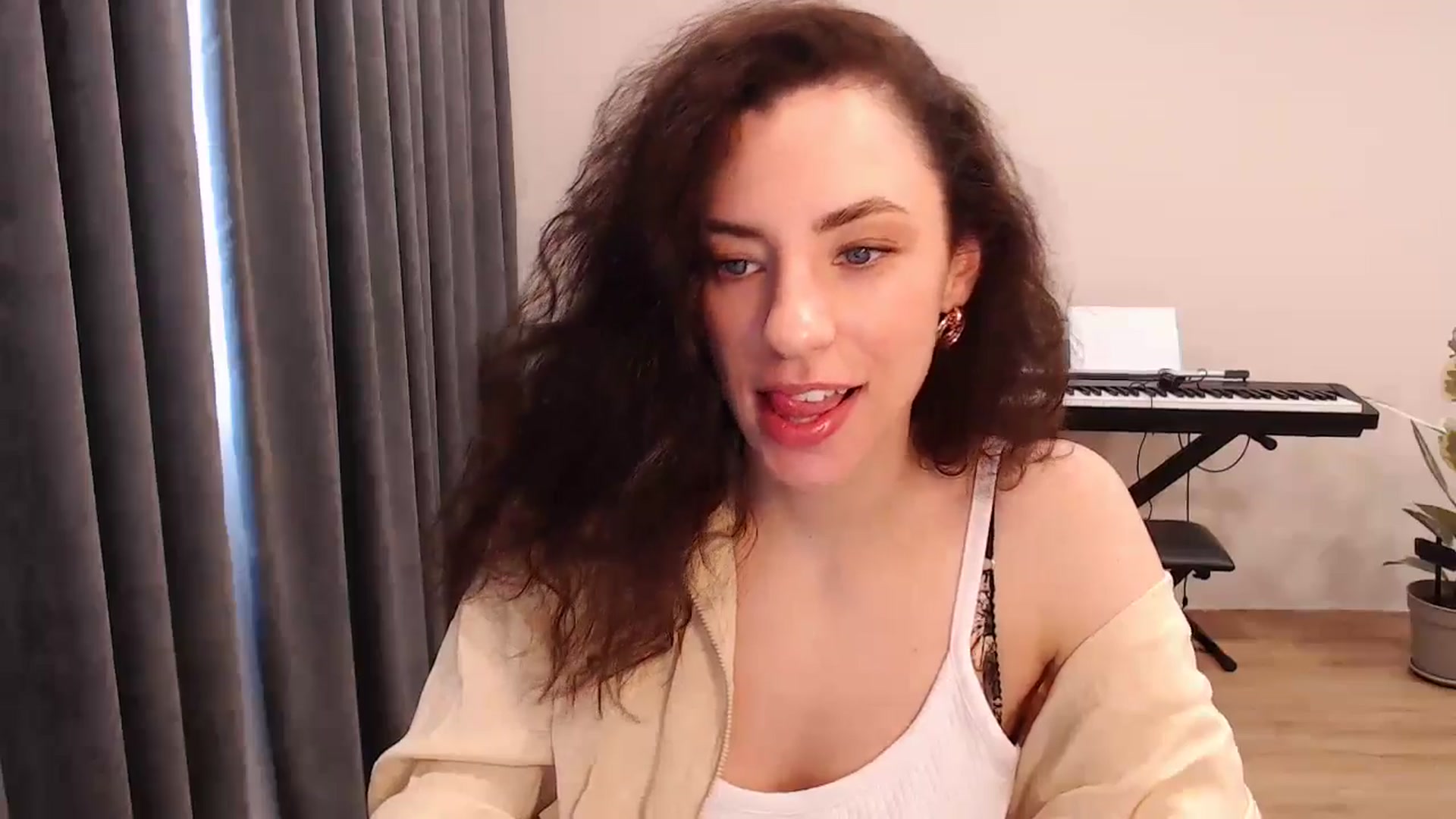 Gallery image thumbnail from Millla_Mi's myfreecams stream on, 04/15/2024, 05:10 image 9 of 20