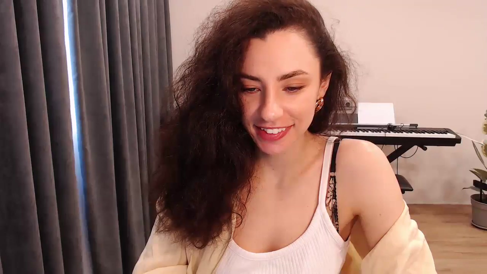 Gallery image thumbnail from Millla_Mi's myfreecams stream on, 04/15/2024, 05:10 image 2 of 20
