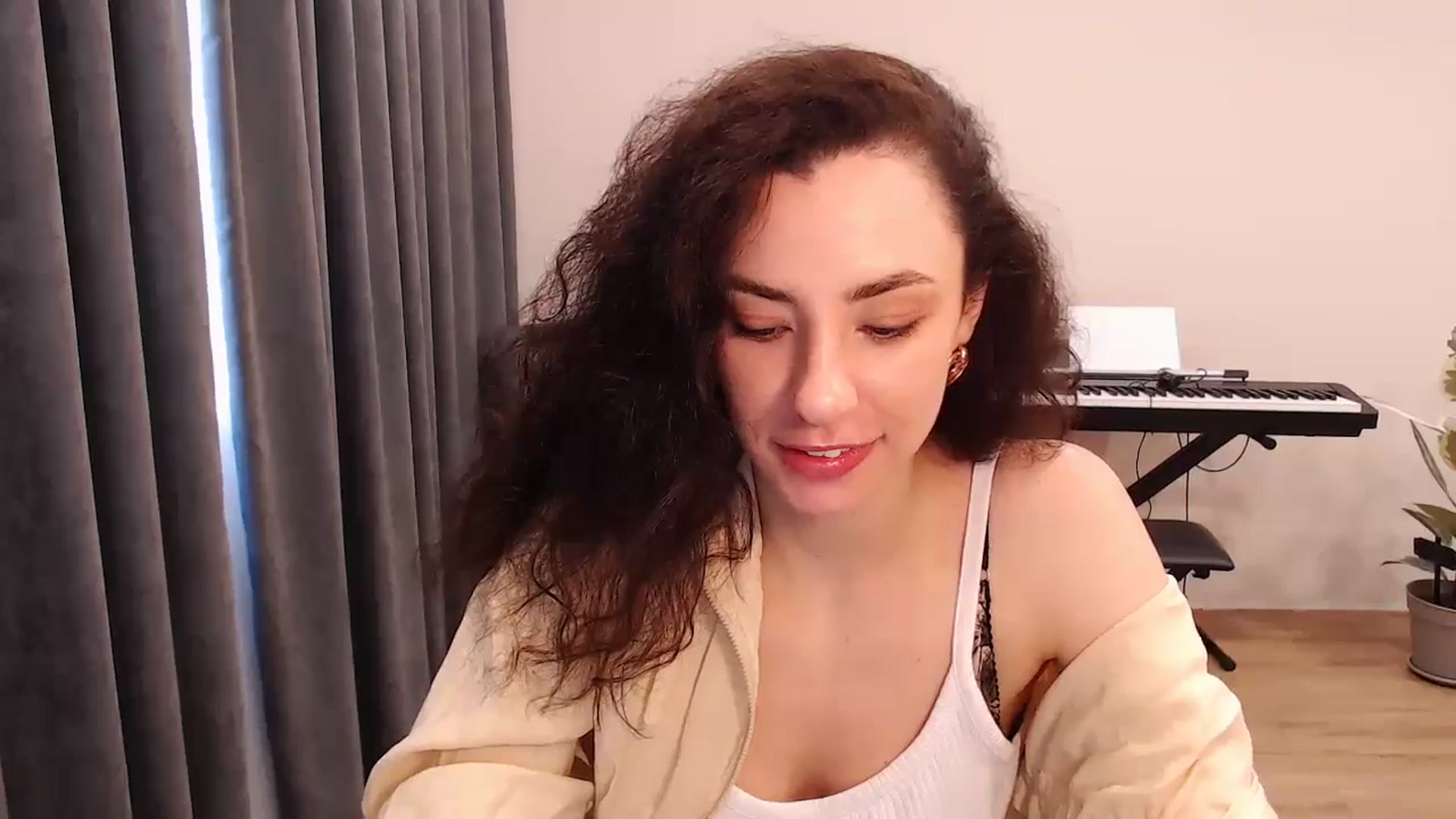 Gallery image thumbnail from Millla_Mi's myfreecams stream on, 04/15/2024, 05:10 image 5 of 20