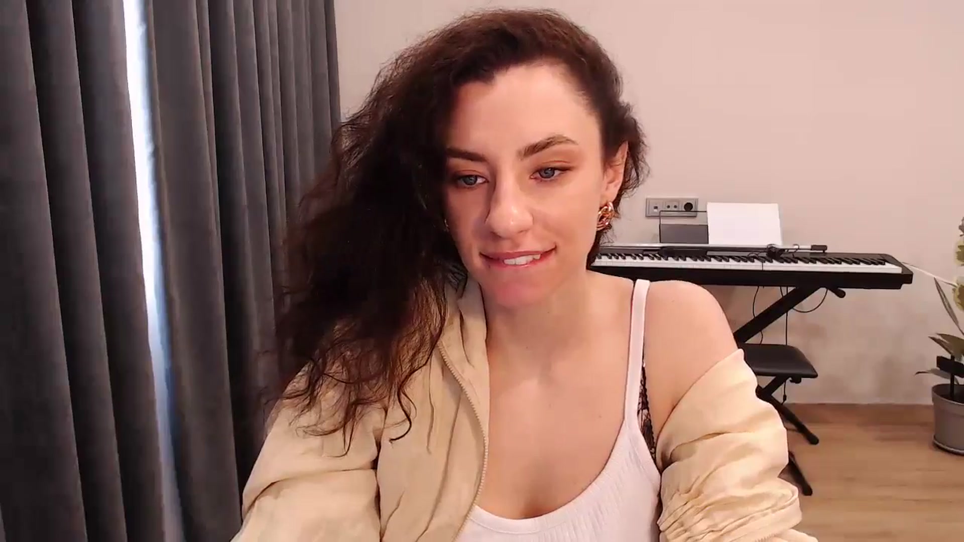 Gallery image thumbnail from Millla_Mi's myfreecams stream on, 04/15/2024, 05:10 image 14 of 20