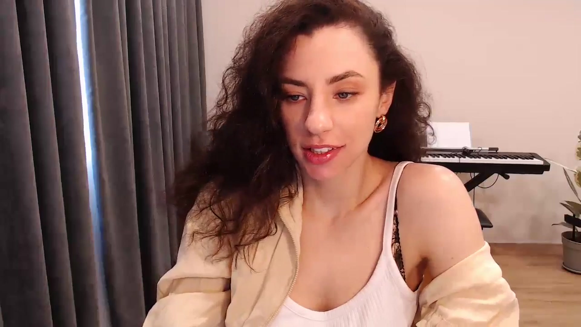 Gallery image thumbnail from Millla_Mi's myfreecams stream on, 04/15/2024, 05:10 image 4 of 20