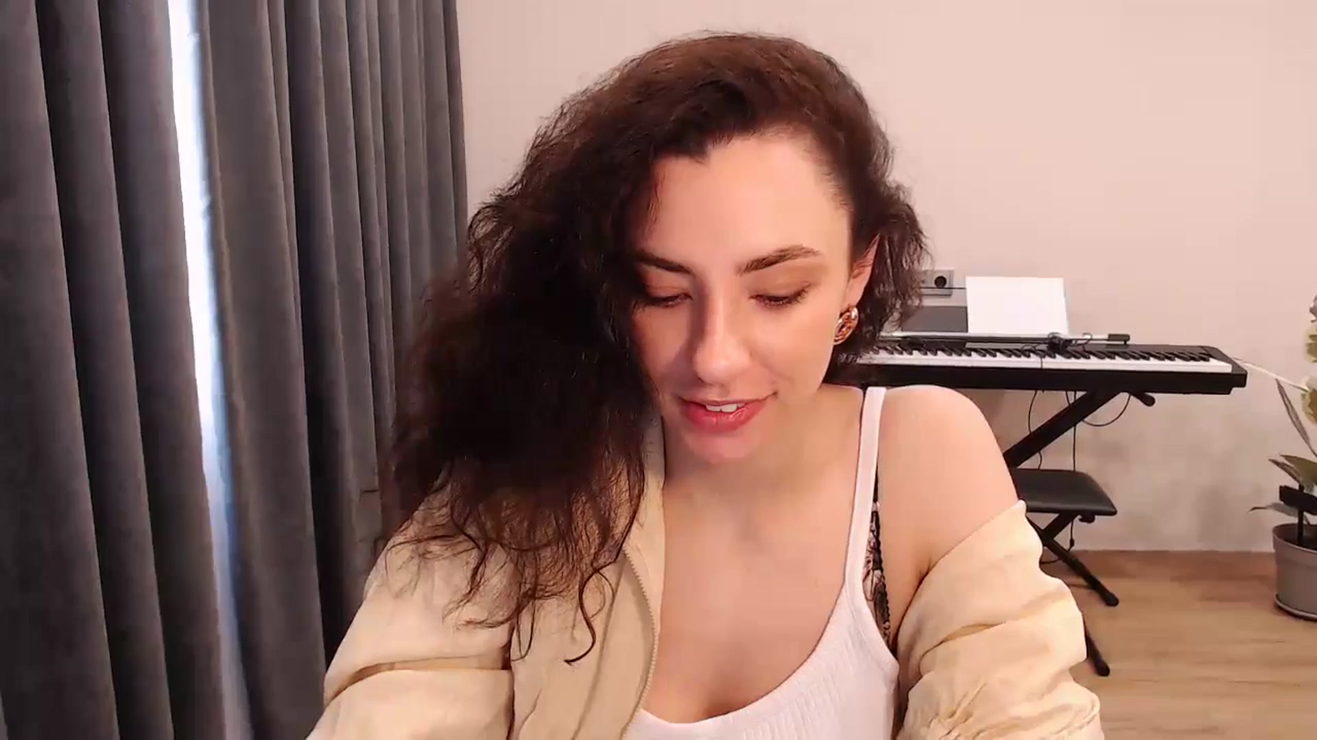 Gallery image thumbnail from Millla_Mi's myfreecams stream on, 04/15/2024, 05:10 image 15 of 20