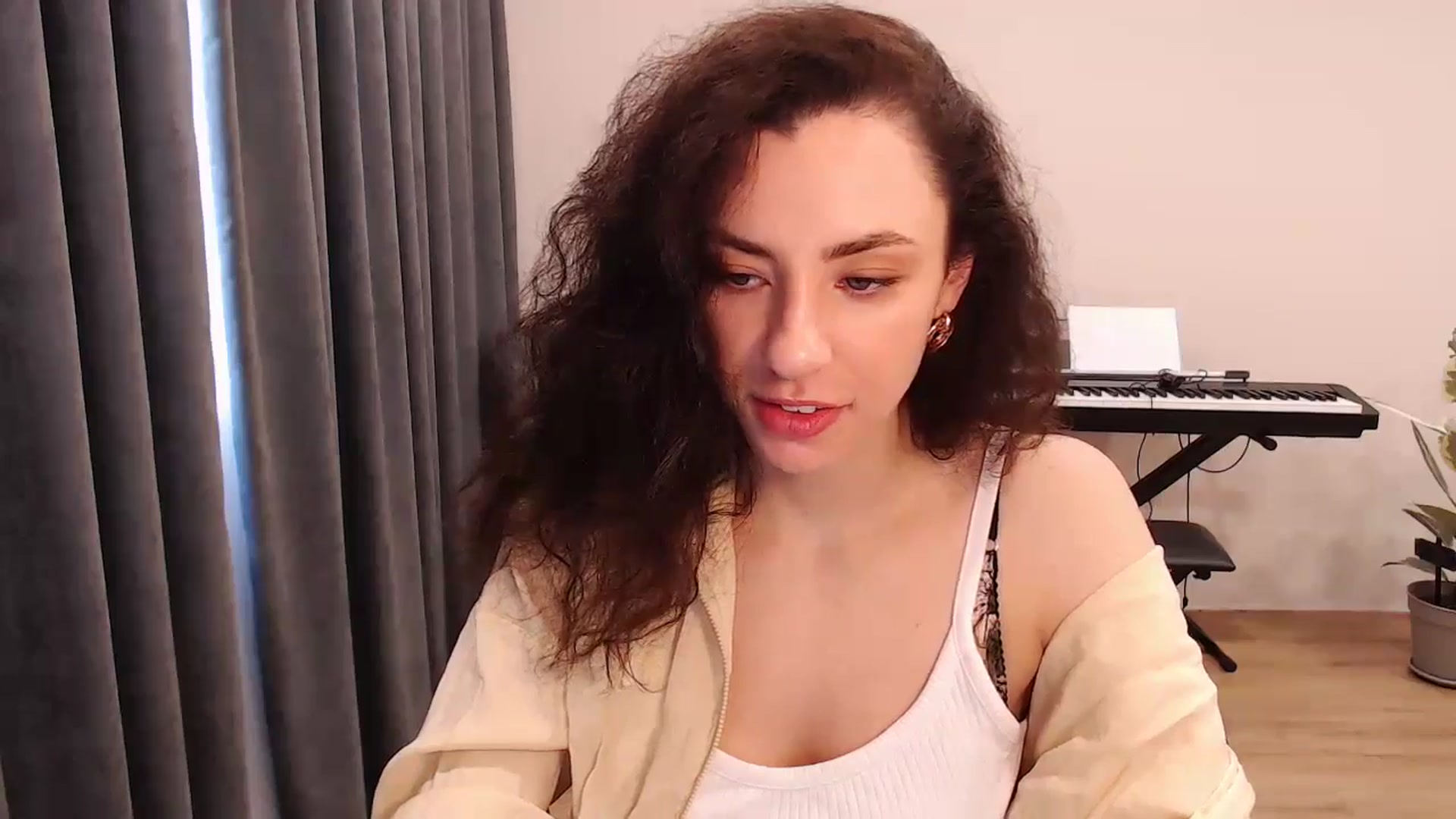 Gallery image thumbnail from Millla_Mi's myfreecams stream on, 04/15/2024, 05:10 image 7 of 20