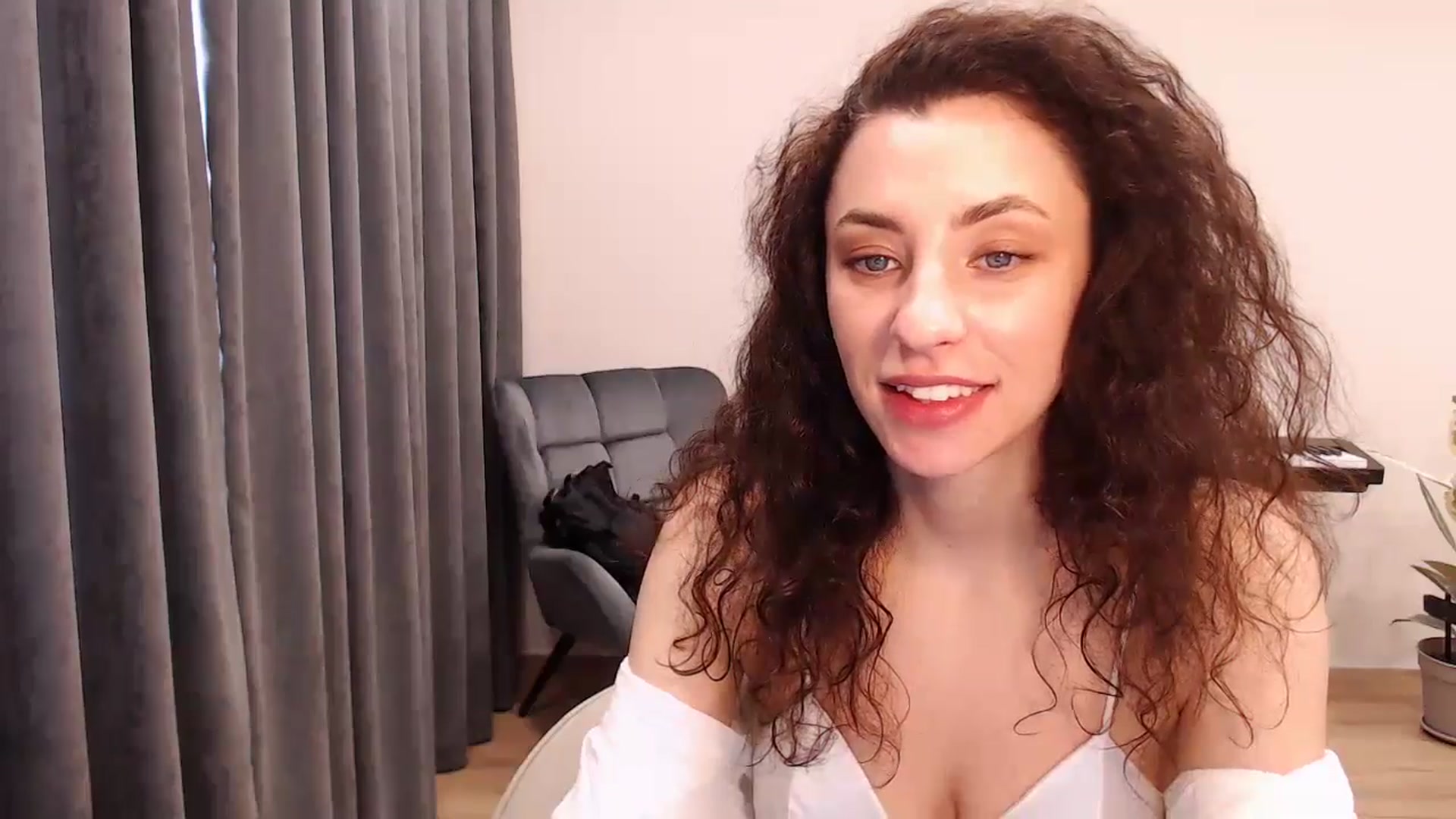 Gallery image thumbnail from Millla_Mi's myfreecams stream on, 04/17/2024, 10:32 image 8 of 20