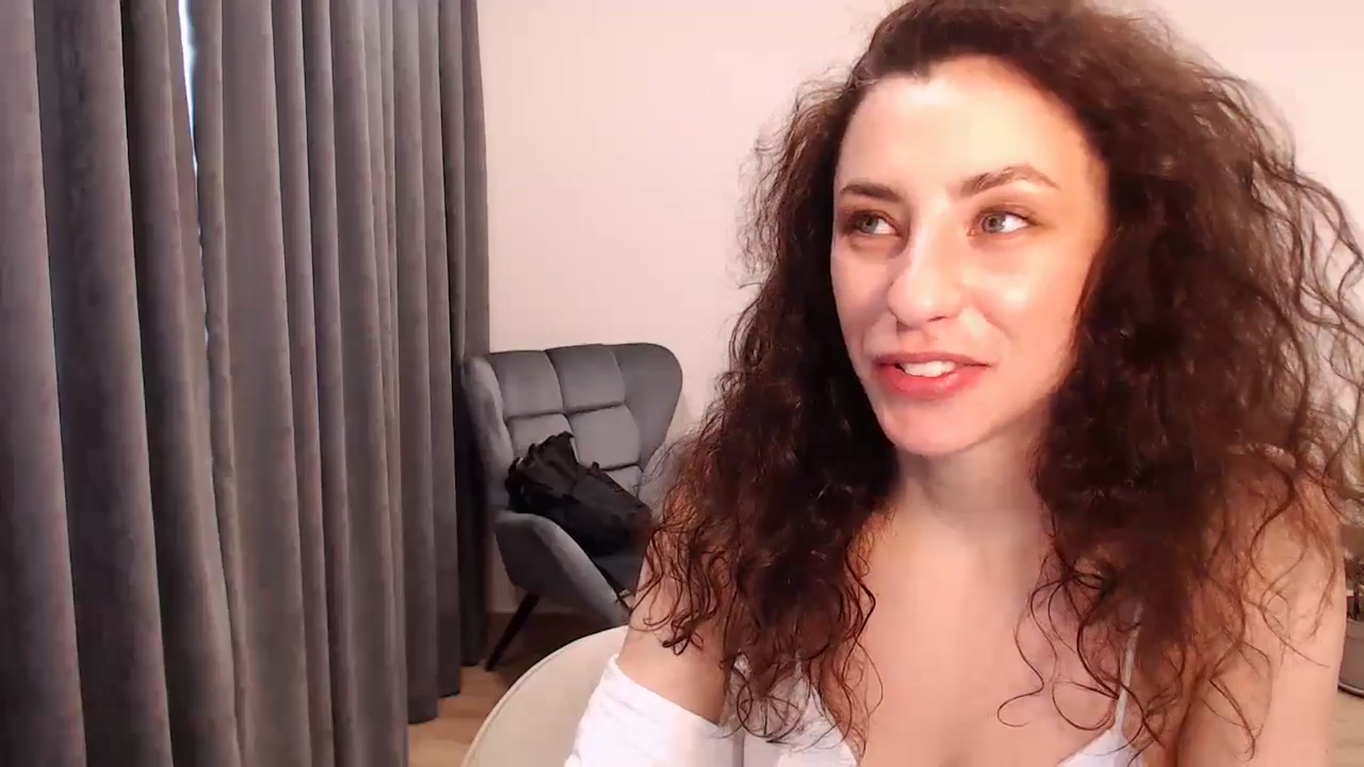 Gallery image thumbnail from Millla_Mi's myfreecams stream on, 04/17/2024, 10:32 image 11 of 20