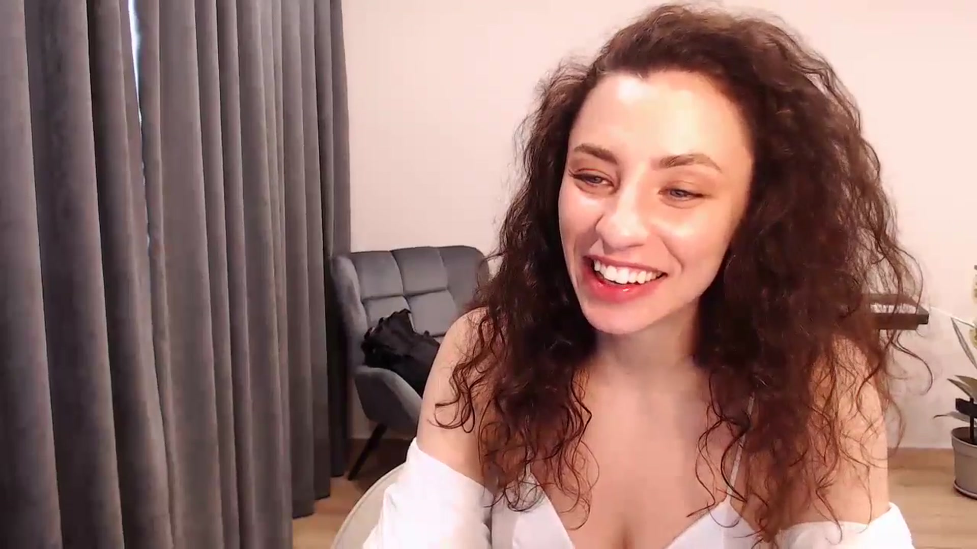 Gallery image thumbnail from Millla_Mi's myfreecams stream on, 04/17/2024, 10:32 image 6 of 20