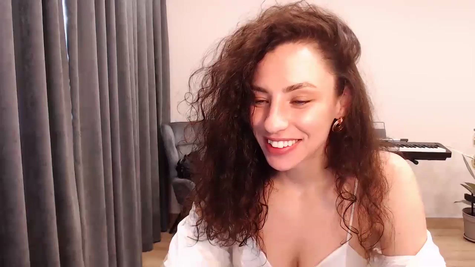 Gallery image thumbnail from Millla_Mi's myfreecams stream on, 04/17/2024, 10:32 image 3 of 20