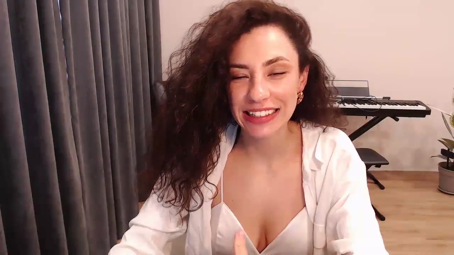 Gallery image thumbnail from Millla_Mi's myfreecams stream on, 04/17/2024, 10:32 image 15 of 20