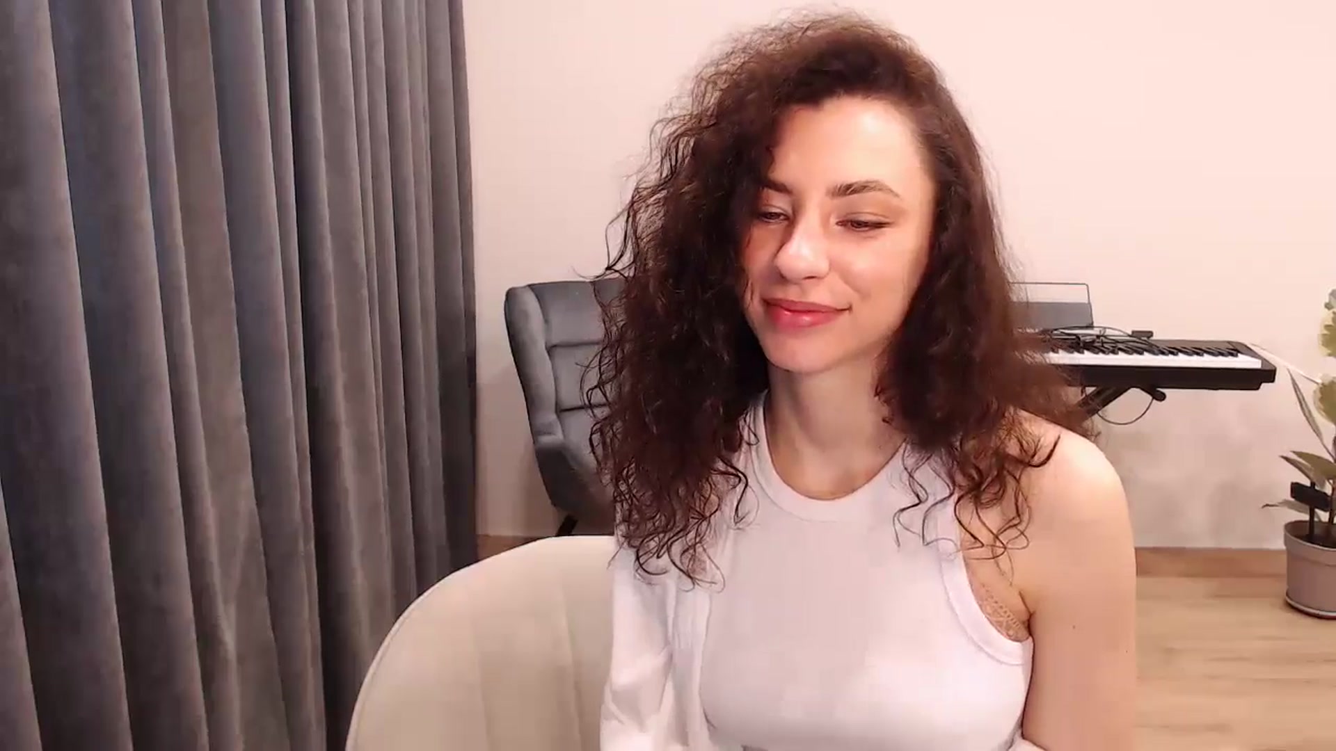 Gallery image thumbnail from Millla_Mi's myfreecams stream on, 04/20/2024, 07:23 image 3 of 20