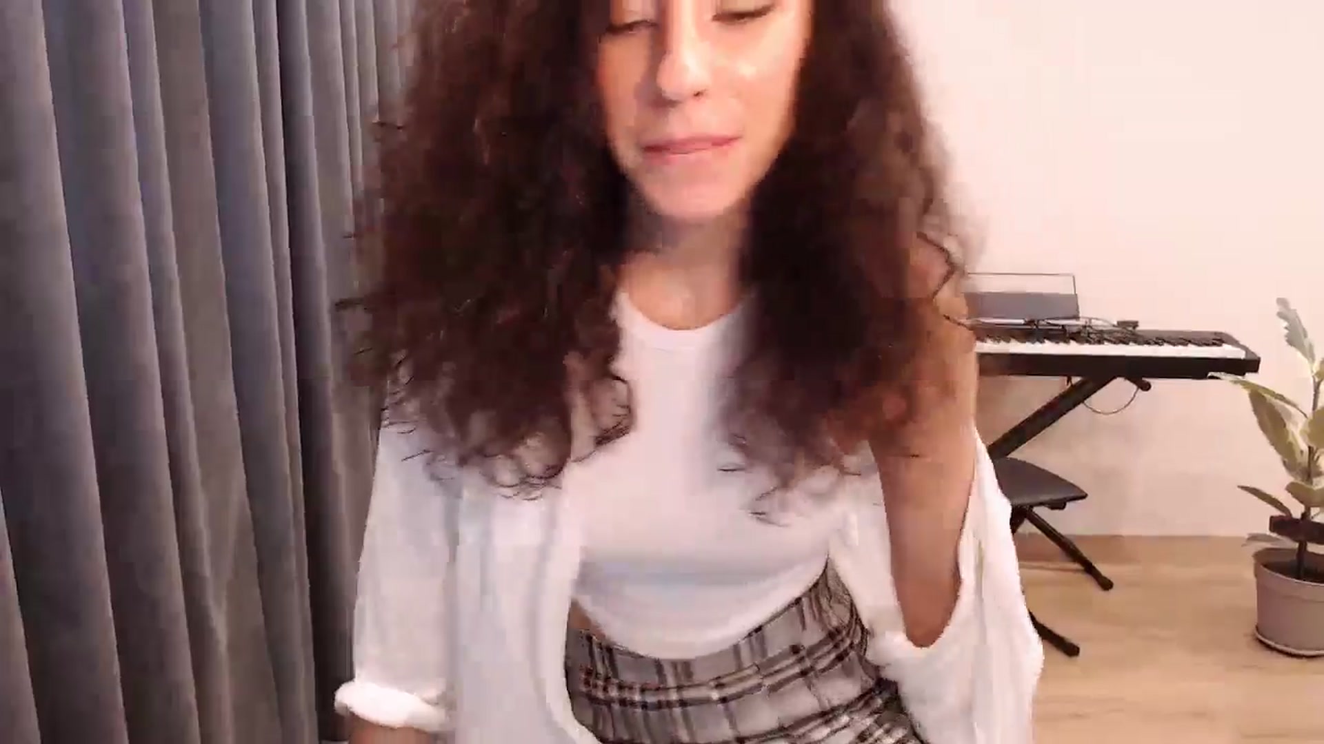 Gallery image thumbnail from Millla_Mi's myfreecams stream on, 04/20/2024, 07:23 image 7 of 20