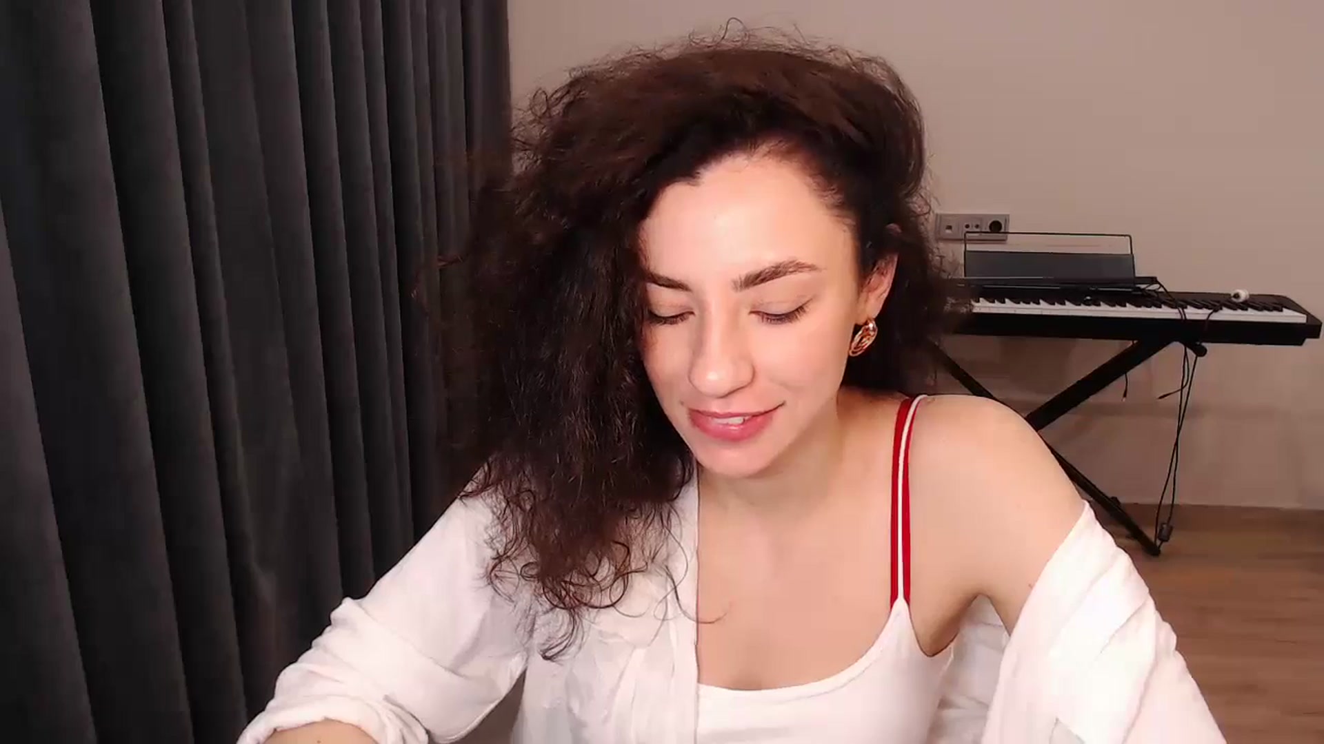 Gallery image thumbnail from Millla_Mi's myfreecams stream on, 05/08/2024, 06:33 image 5 of 20