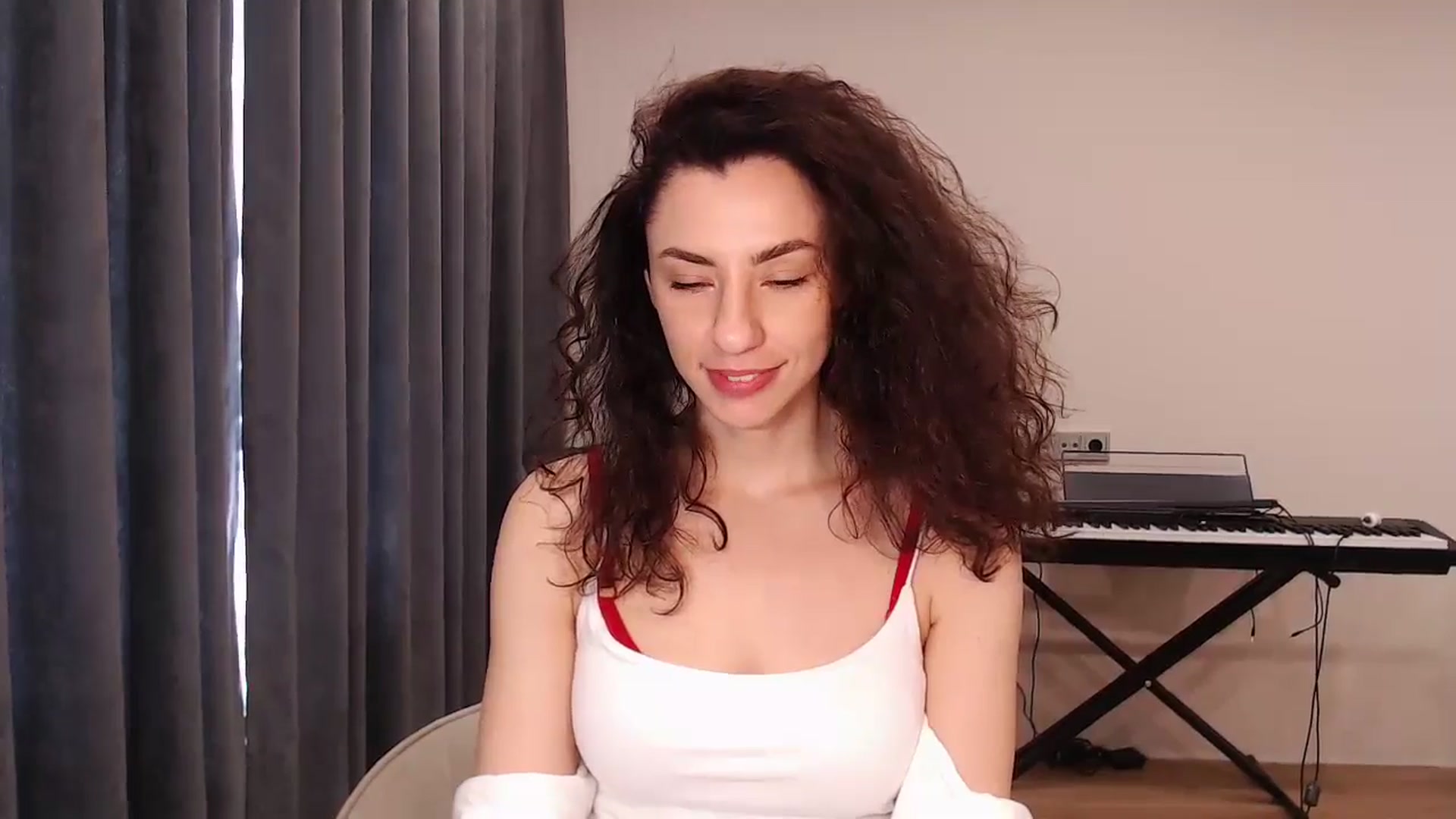 Gallery image thumbnail from Millla_Mi's myfreecams stream on, 05/08/2024, 09:44 image 9 of 20