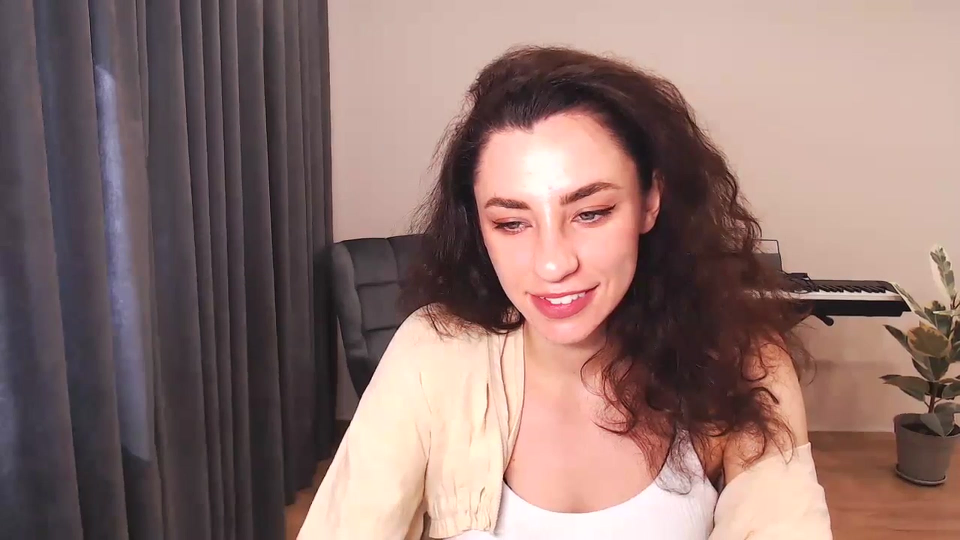 Gallery image thumbnail from Millla_Mi's myfreecams stream on, 05/26/2024, 12:50 image 4 of 20