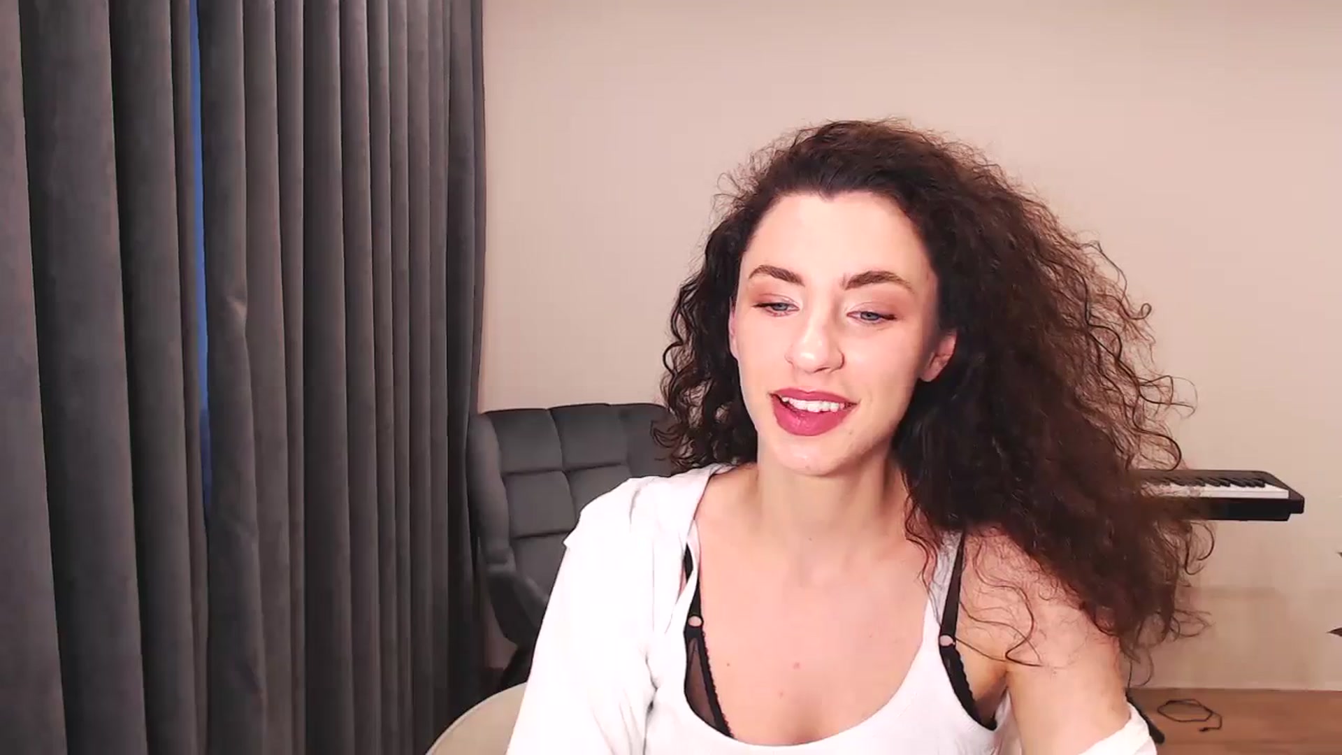 Gallery image thumbnail from Millla_Mi's myfreecams stream on, 05/29/2024, 17:04 image 15 of 20