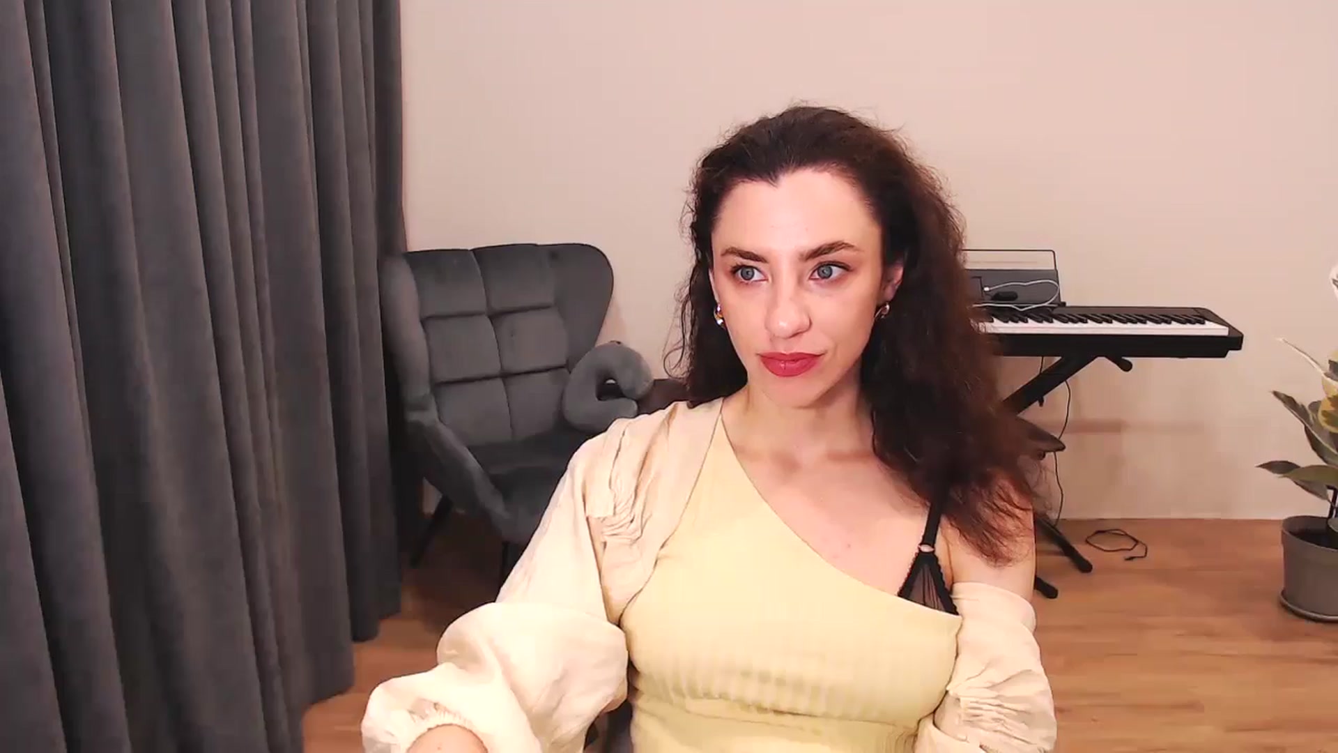 Gallery image thumbnail from Millla_Mi's myfreecams stream on, 06/02/2024, 05:51 image 10 of 20