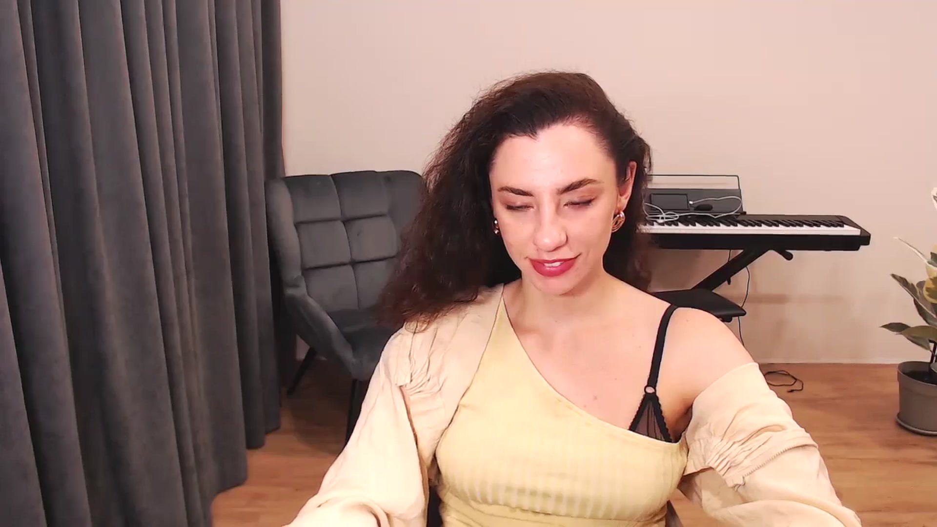 Gallery image thumbnail from Millla_Mi's myfreecams stream on, 06/02/2024, 05:51 image 5 of 20