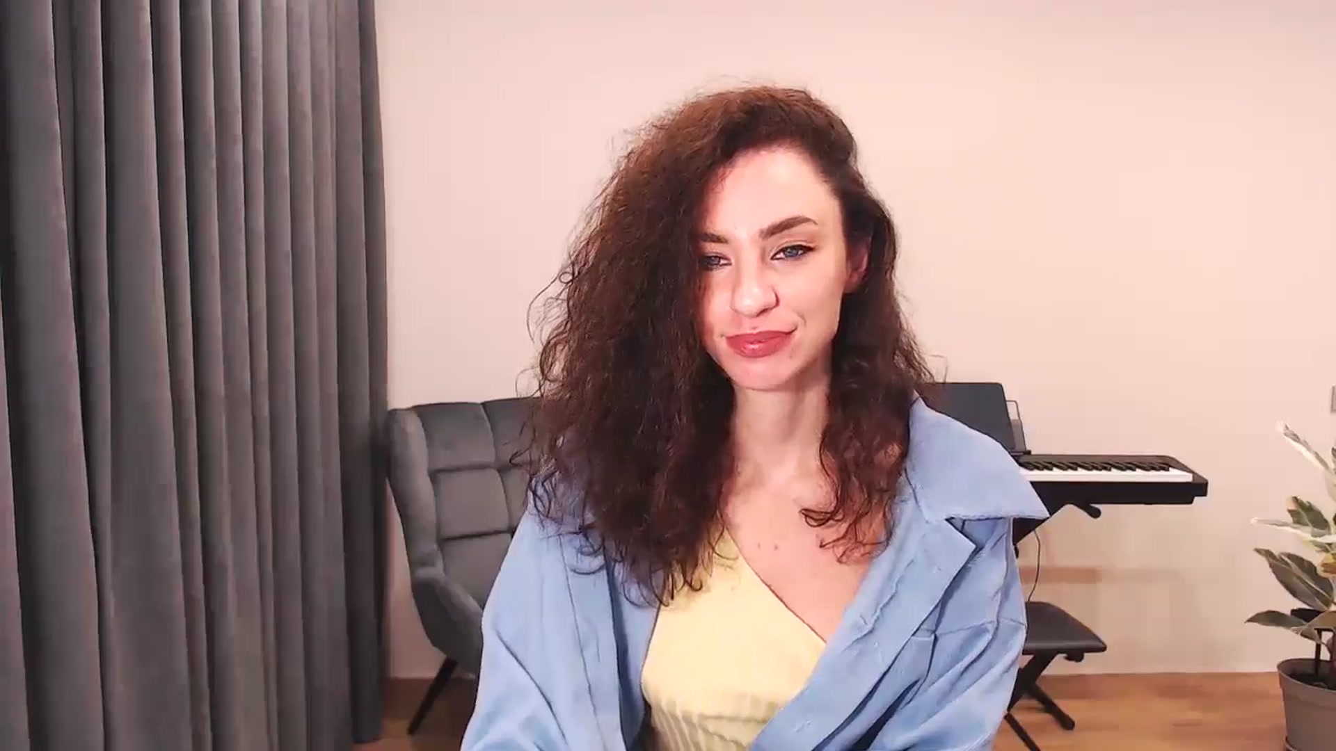 Gallery image thumbnail from Millla_Mi's myfreecams stream on, 06/16/2024, 19:06 image 16 of 20