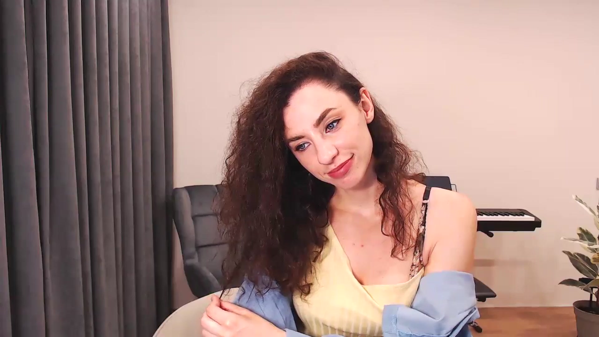 Gallery image thumbnail from Millla_Mi's myfreecams stream on, 06/16/2024, 19:06 image 7 of 20