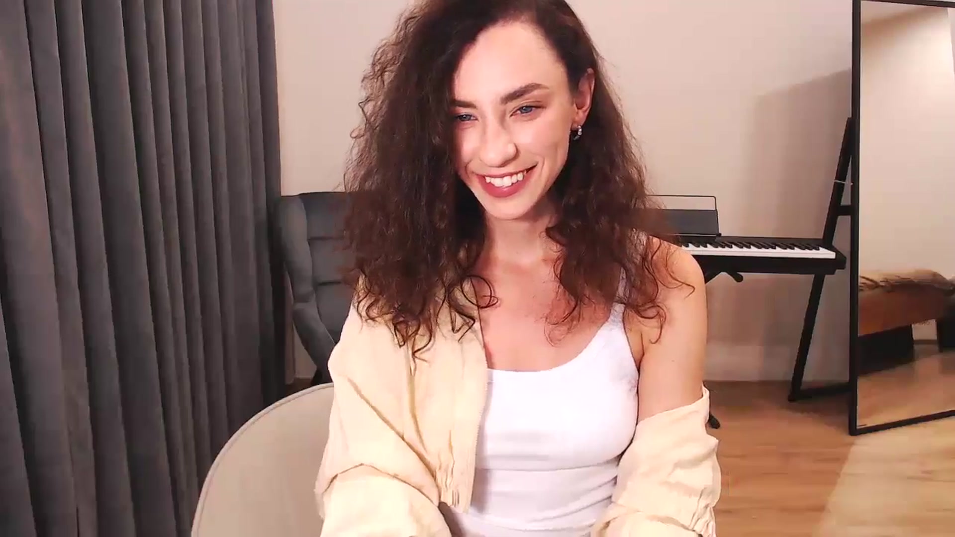 Gallery image thumbnail from Millla_Mi's myfreecams stream on, 08/24/2024, 19:22 image 18 of 20