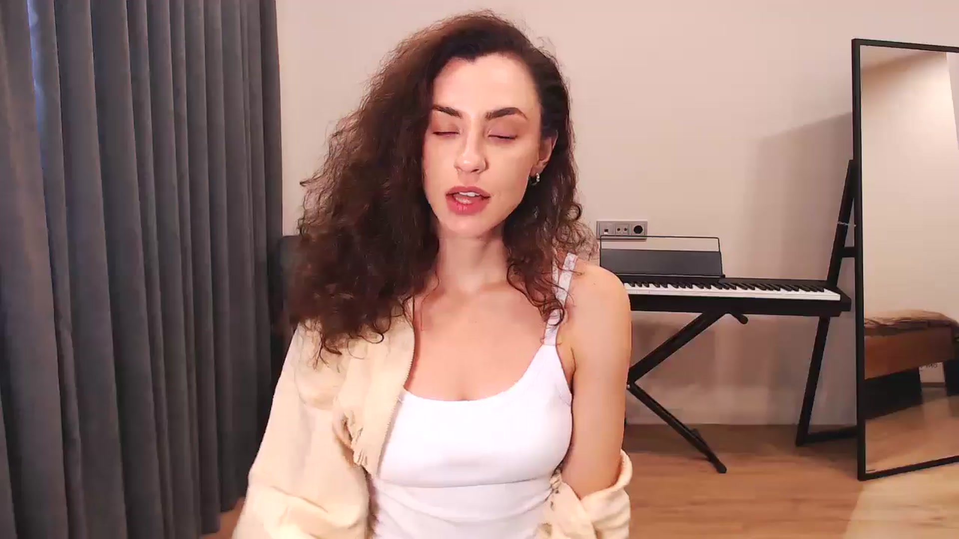 Gallery image thumbnail from Millla_Mi's myfreecams stream on, 08/25/2024, 08:23 image 10 of 20
