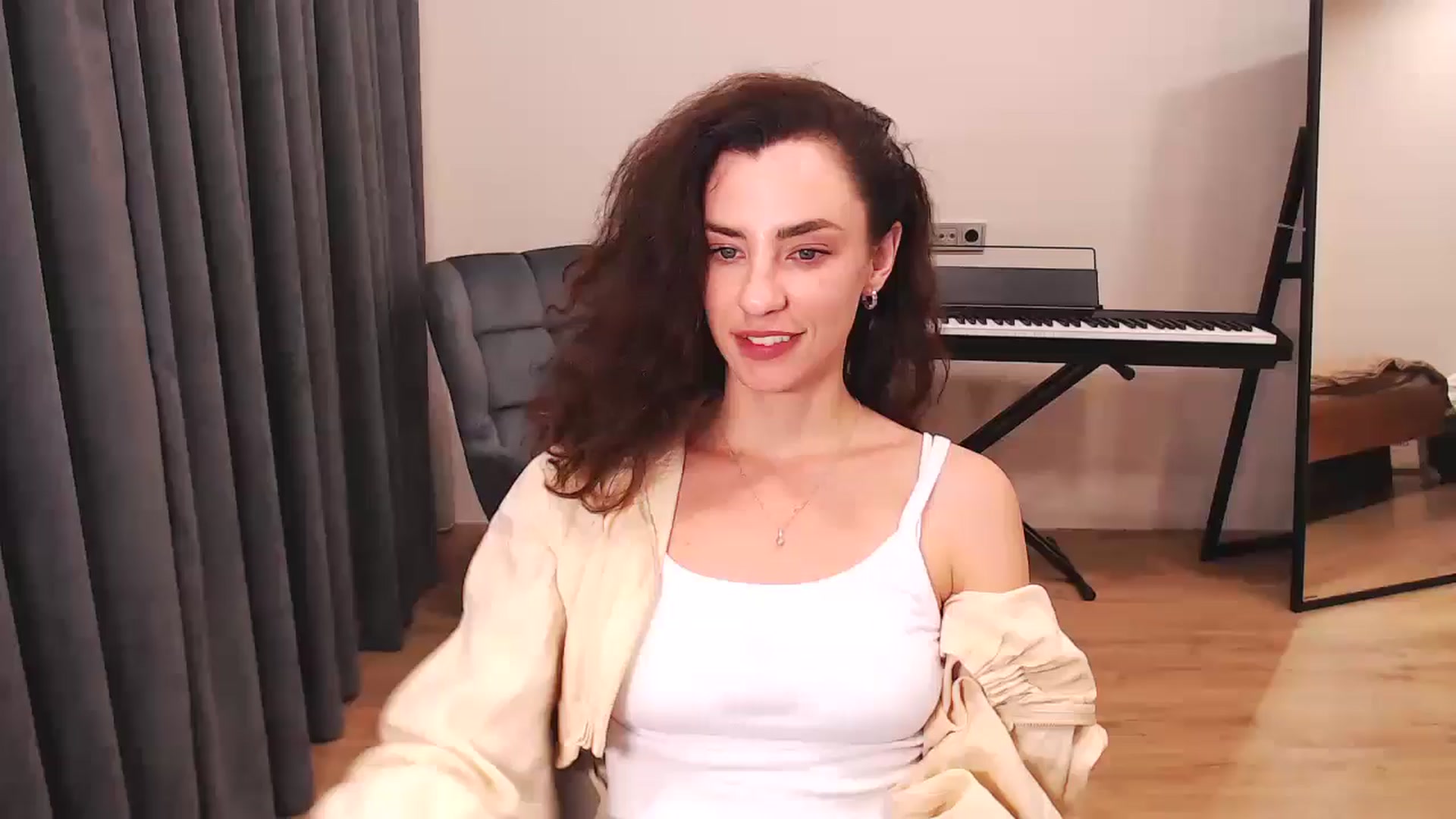 Gallery image thumbnail from Millla_Mi's myfreecams stream on, 08/25/2024, 19:31 image 9 of 20