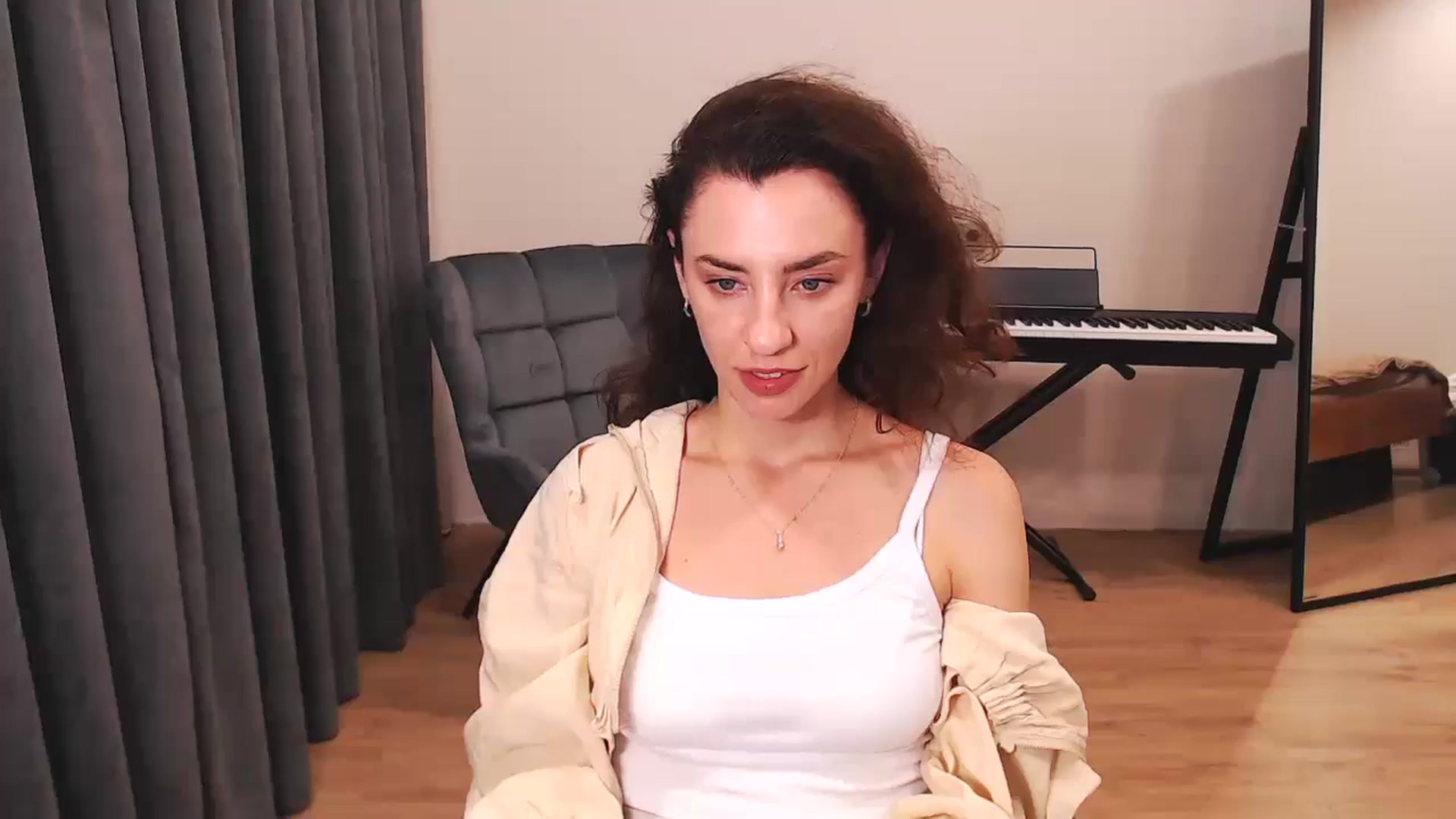 Gallery image thumbnail from Millla_Mi's myfreecams stream on, 08/25/2024, 19:31 image 11 of 20