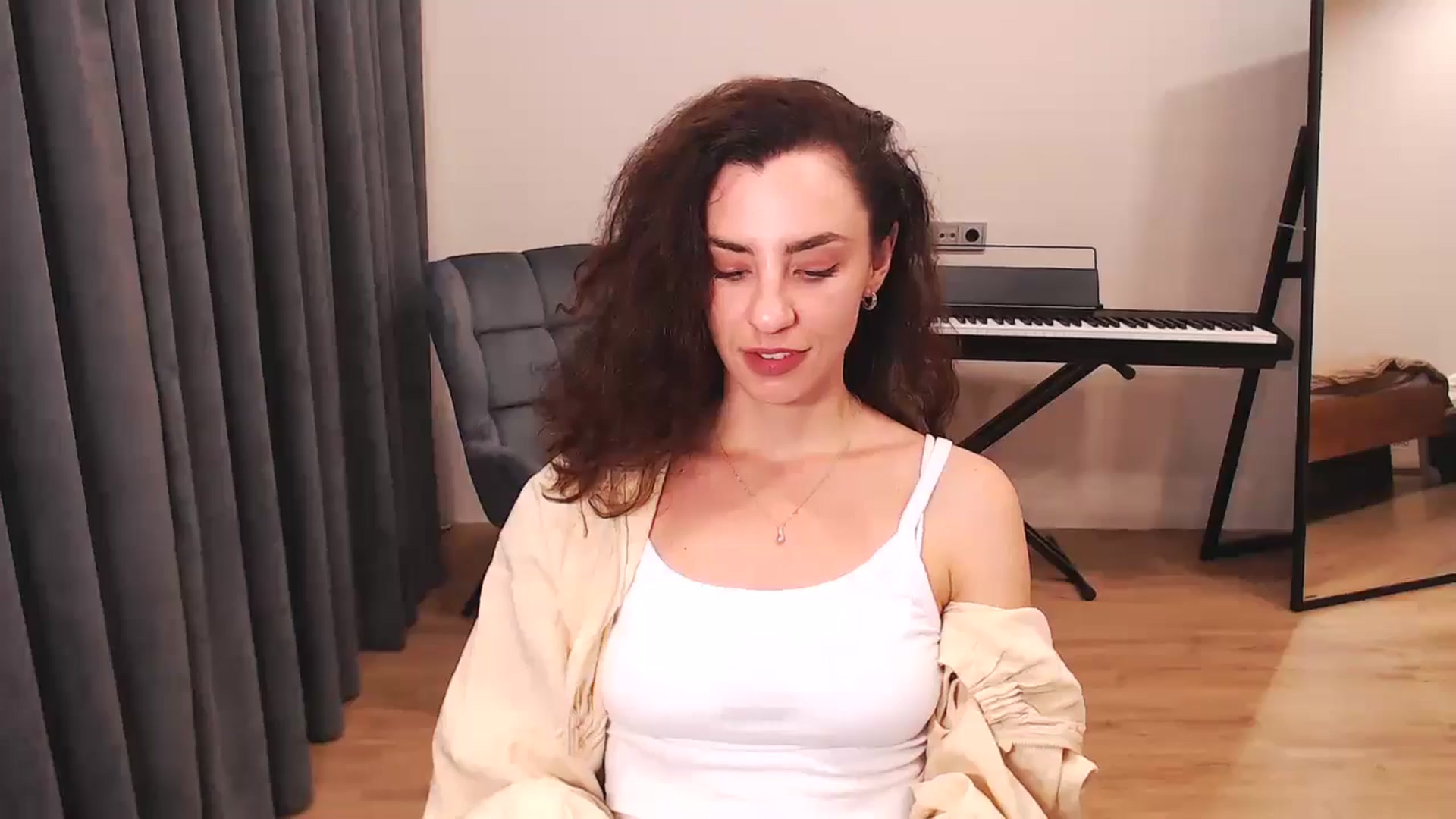 Gallery image thumbnail from Millla_Mi's myfreecams stream on, 08/25/2024, 19:31 image 10 of 20