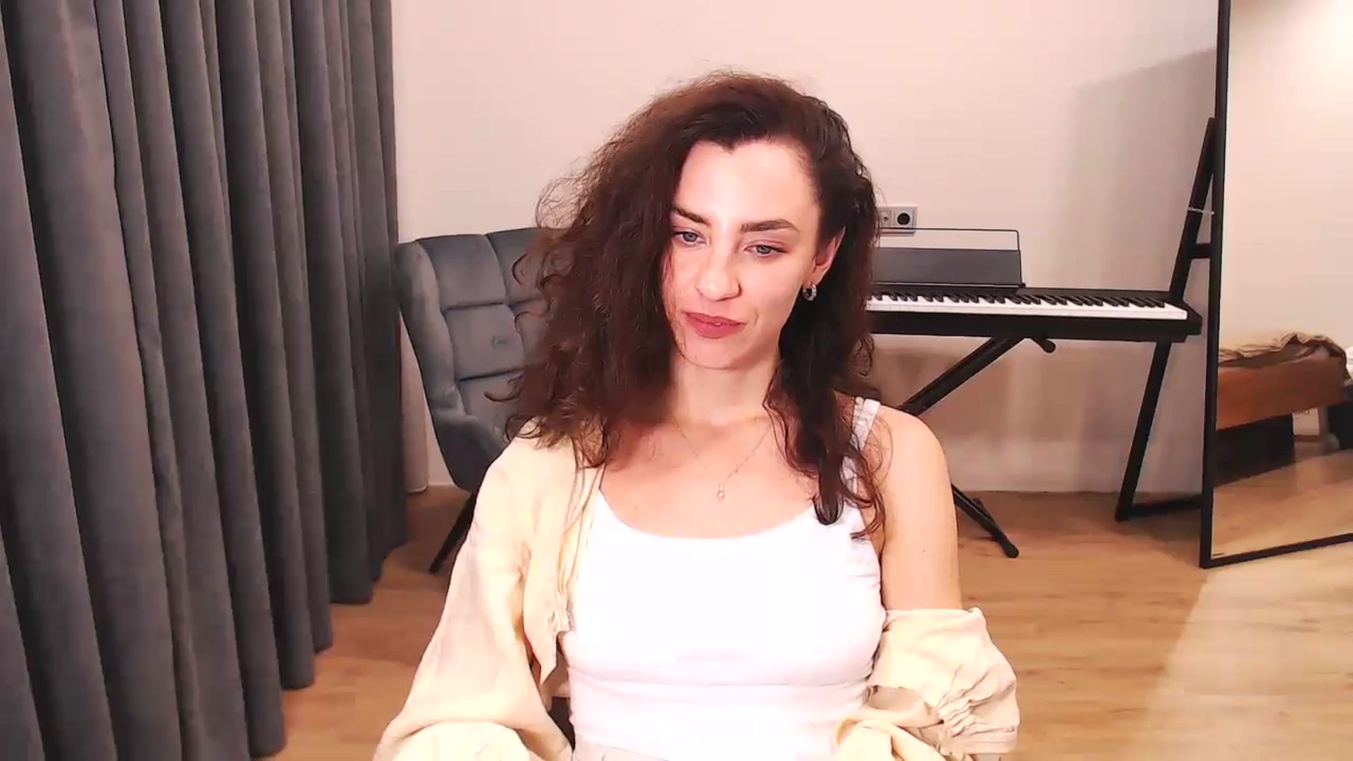 Gallery image thumbnail from Millla_Mi's myfreecams stream on, 08/25/2024, 19:31 image 15 of 20