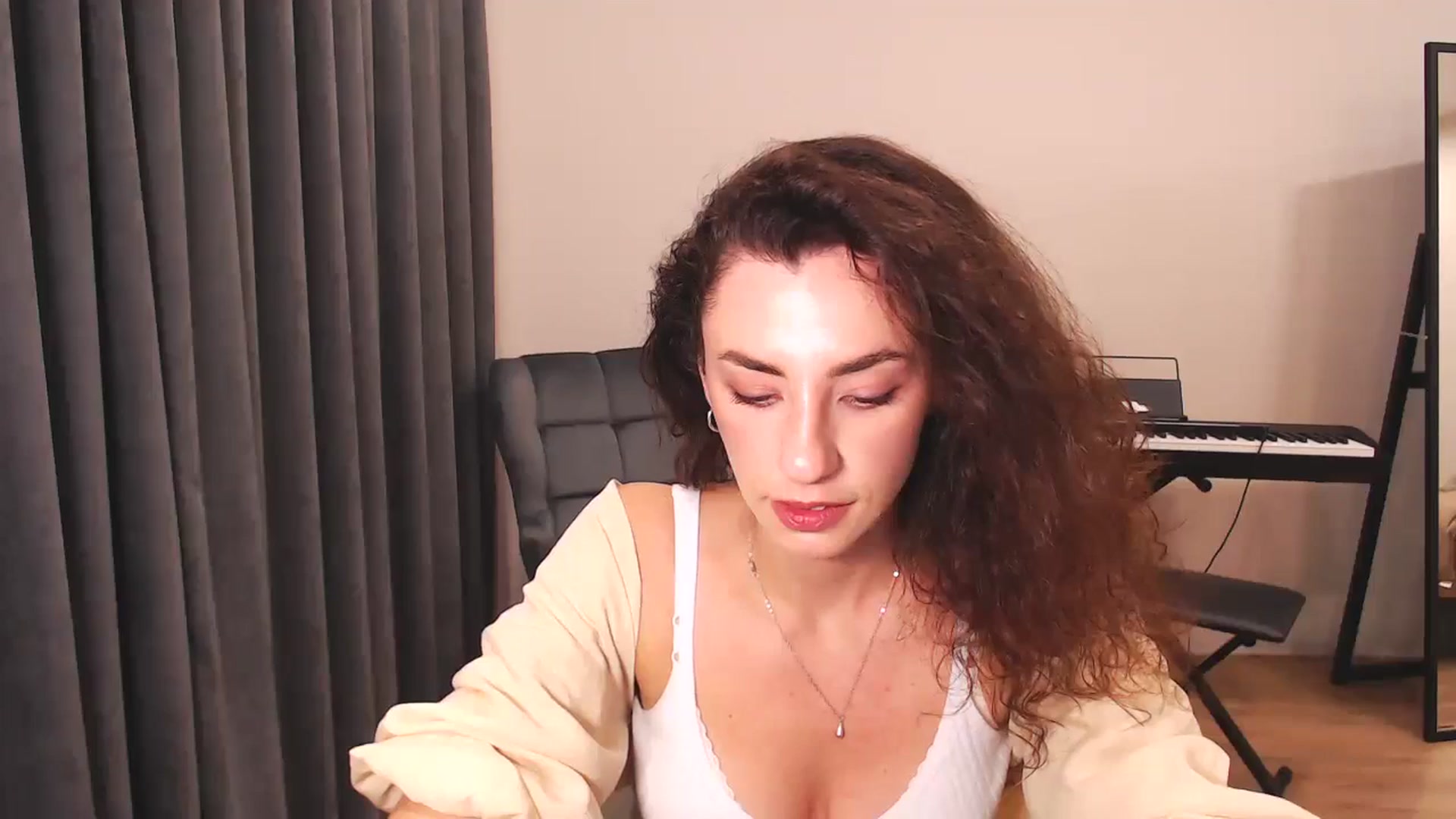 Gallery image thumbnail from Millla_Mi's myfreecams stream on, 09/22/2024, 18:13 image 18 of 20