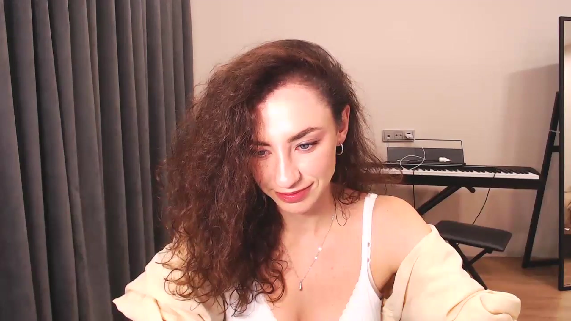Gallery image thumbnail from Millla_Mi's myfreecams stream on, 09/22/2024, 18:13 image 7 of 20