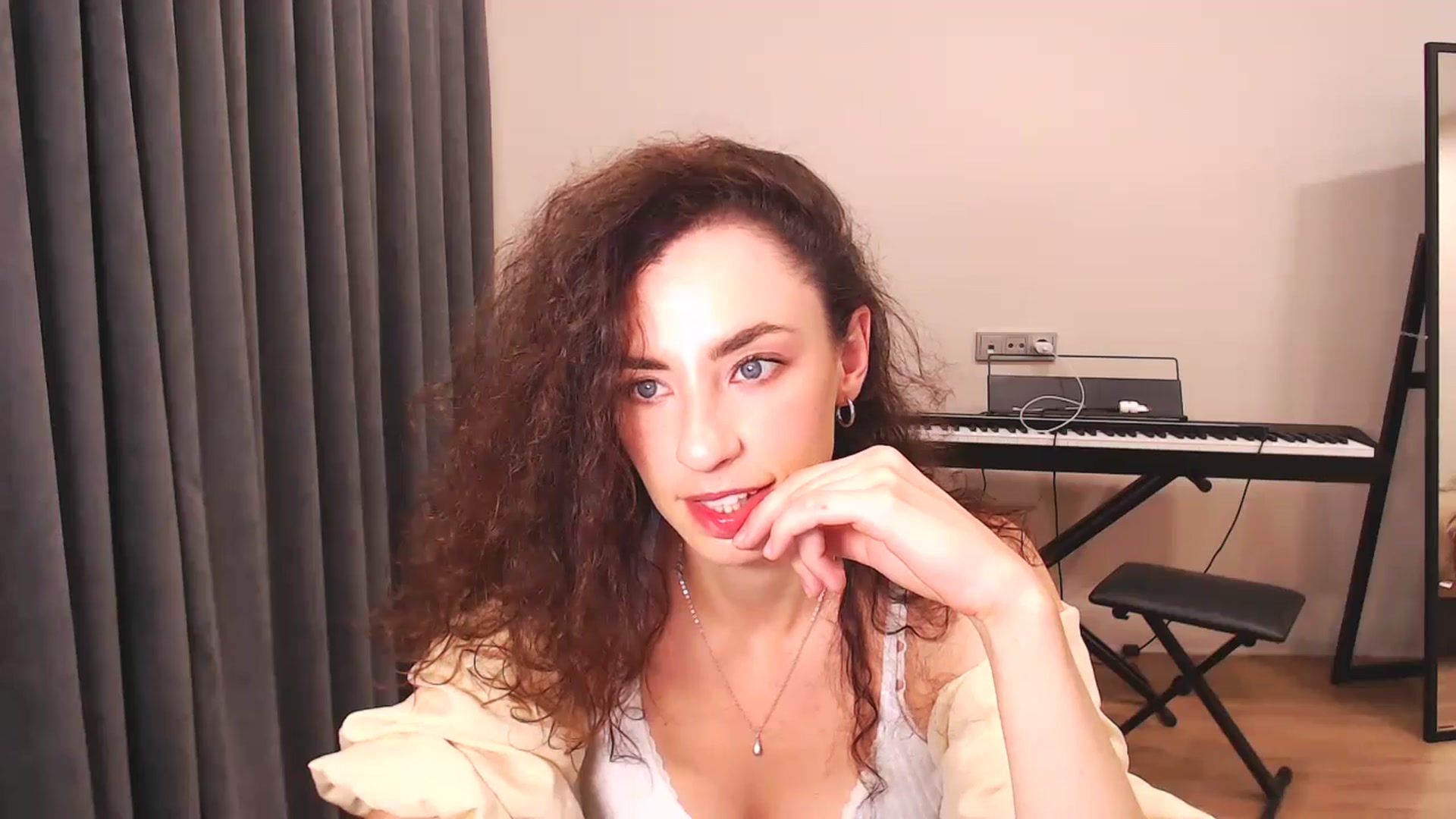 Gallery image thumbnail from Millla_Mi's myfreecams stream on, 09/22/2024, 18:13 image 16 of 20