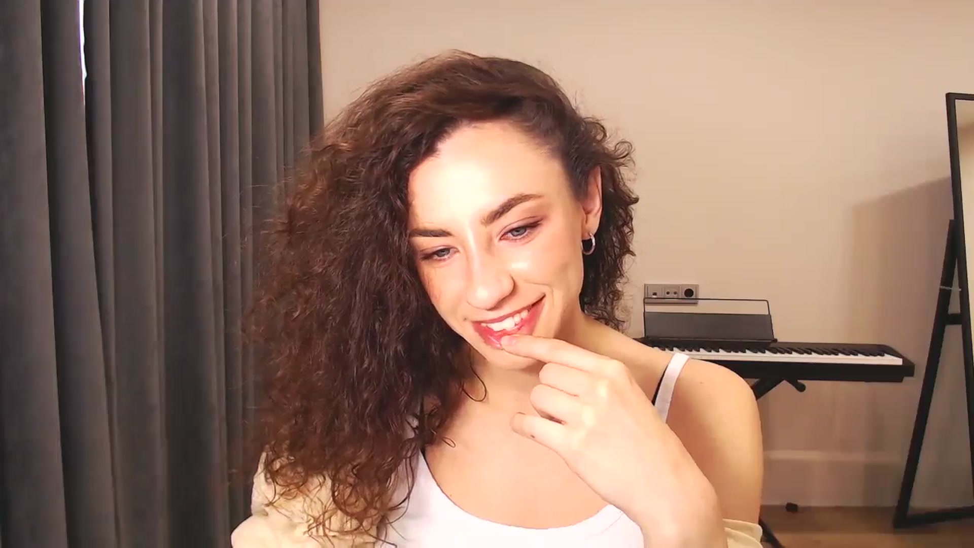 Gallery image thumbnail from Millla_Mi's myfreecams stream on, 10/06/2024, 06:51 image 6 of 20