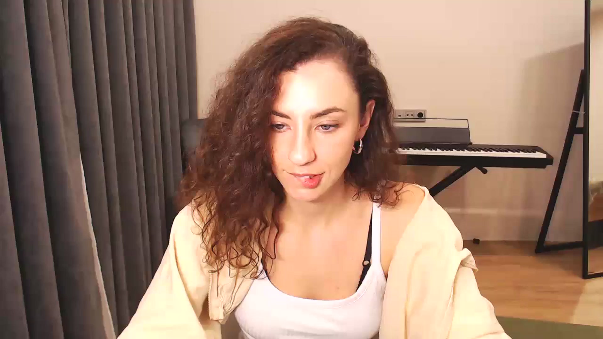 Gallery image thumbnail from Millla_Mi's myfreecams stream on, 10/06/2024, 17:33 image 7 of 20
