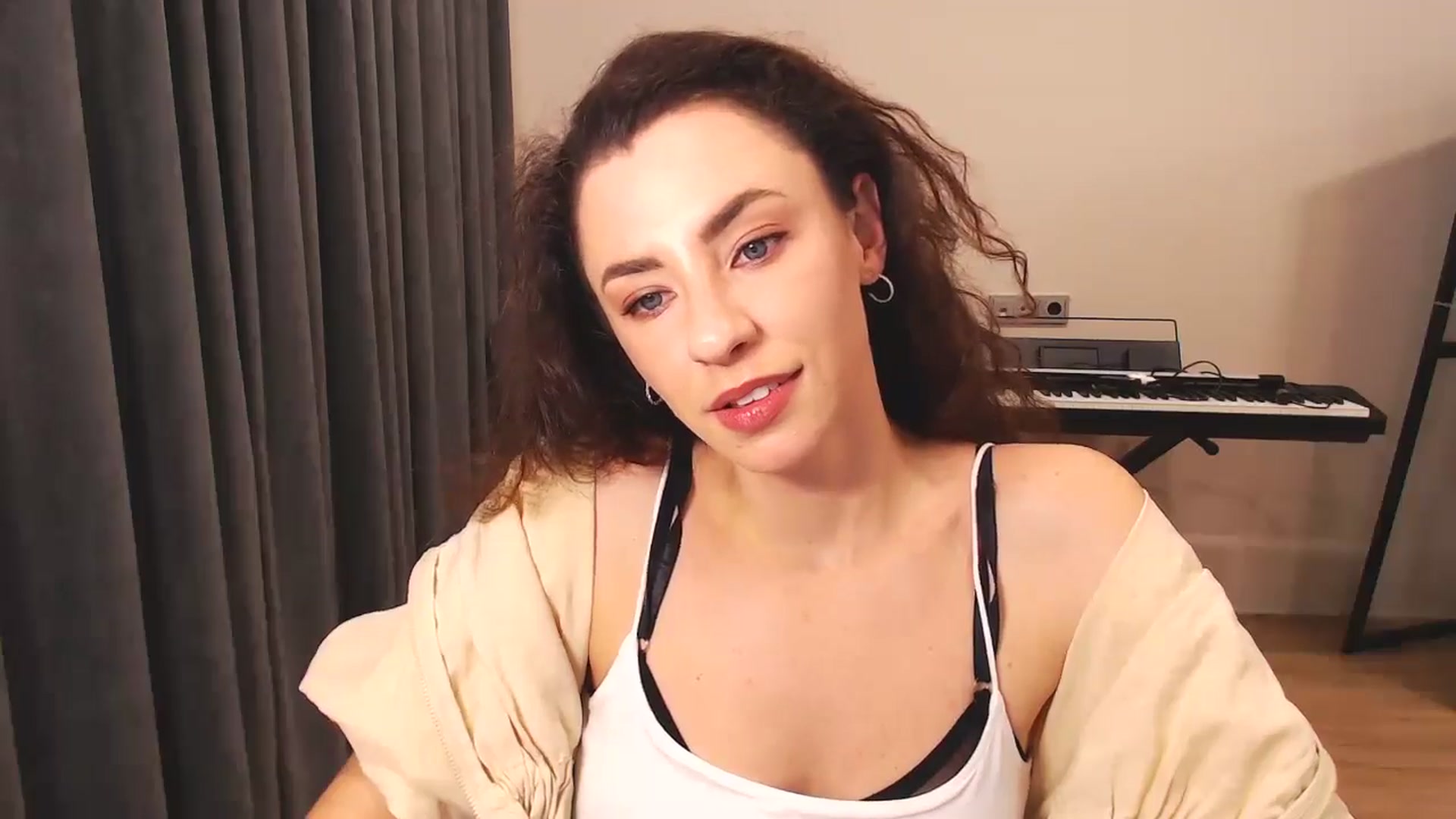 Gallery image thumbnail from Millla_Mi's myfreecams stream on, 10/12/2024, 19:59 image 3 of 20