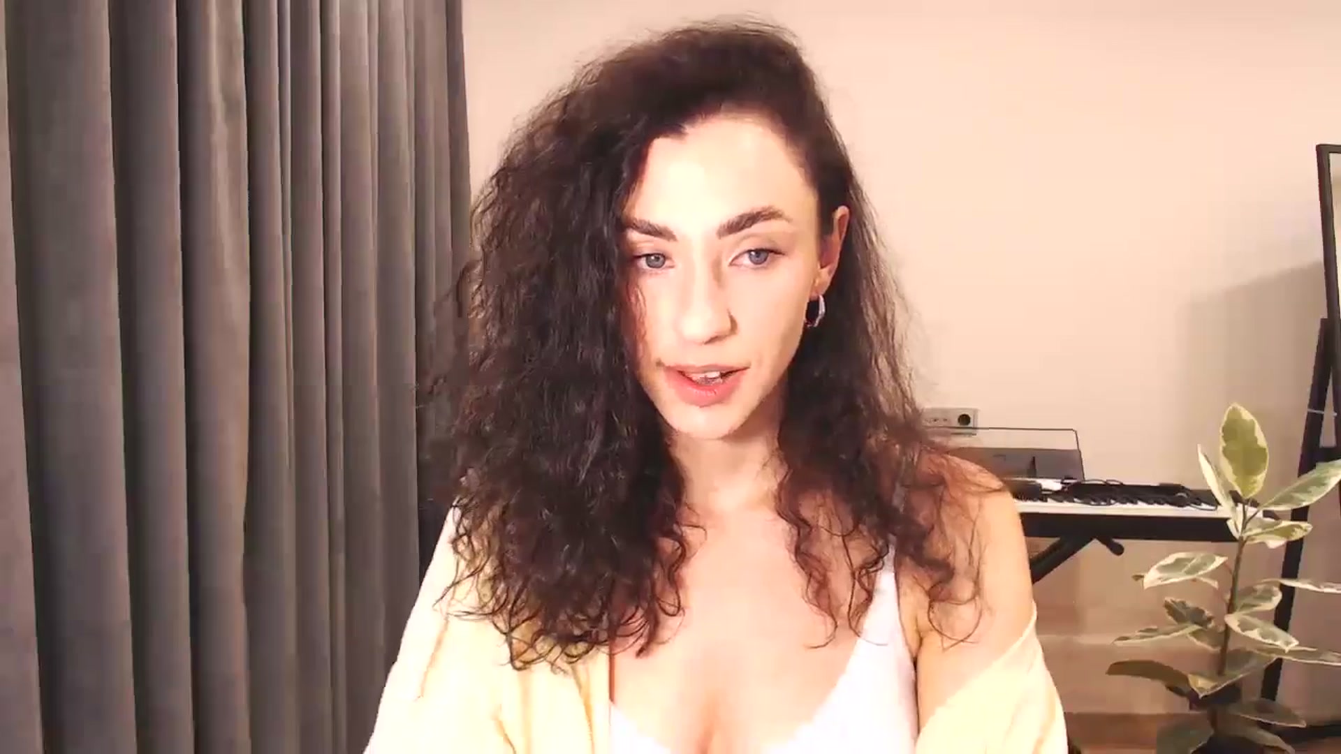 Gallery image thumbnail from Millla_Mi's myfreecams stream on, 10/20/2024, 19:08 image 10 of 20
