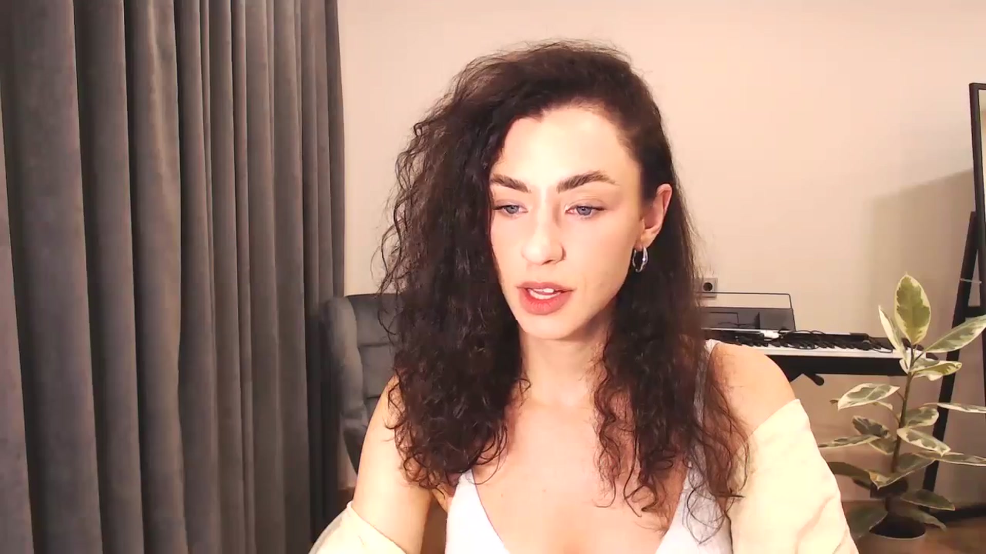 Gallery image thumbnail from Millla_Mi's myfreecams stream on, 10/20/2024, 19:08 image 5 of 20