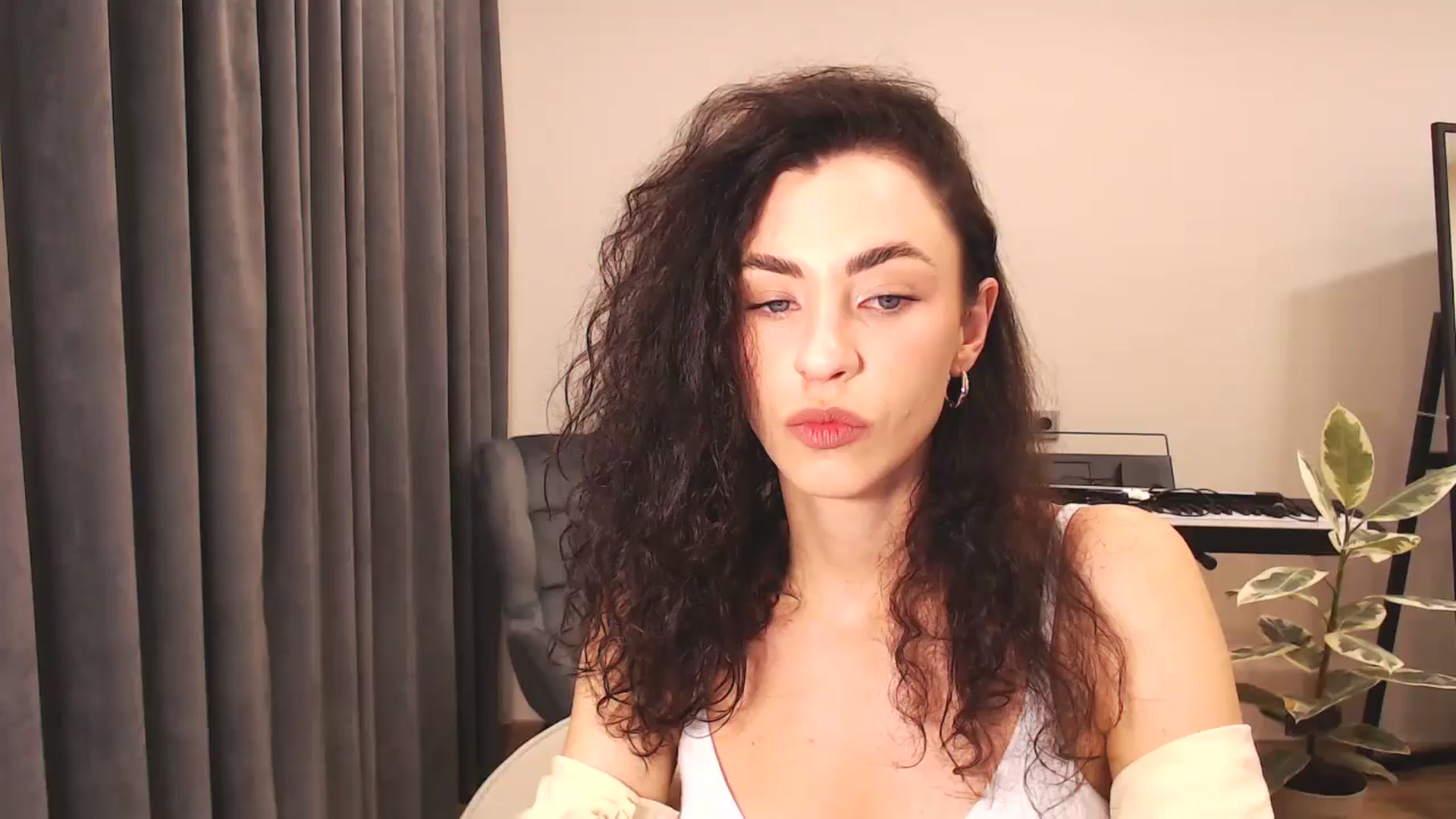 Gallery image thumbnail from Millla_Mi's myfreecams stream on, 10/20/2024, 19:08 image 6 of 20