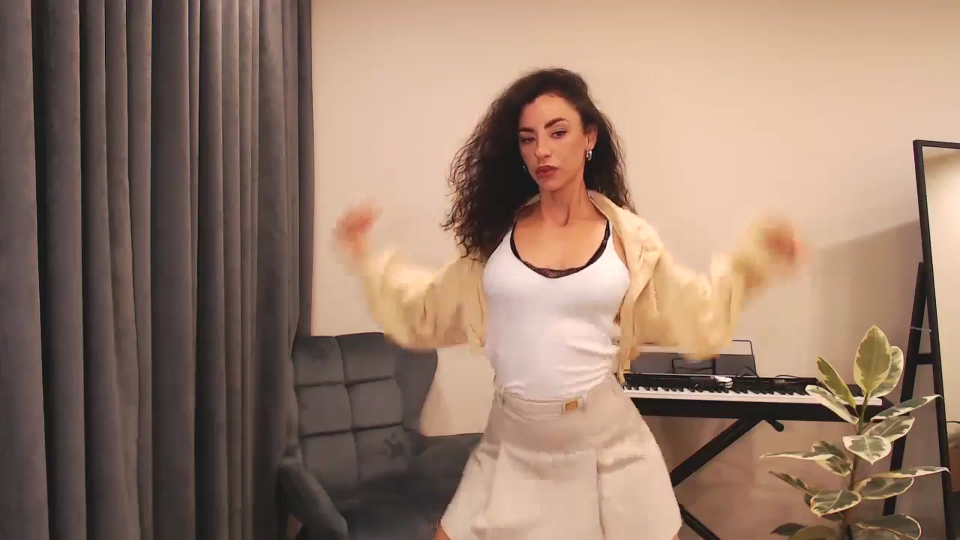 Gallery image thumbnail from Millla_Mi's myfreecams stream on, 10/26/2024, 06:07 image 7 of 20