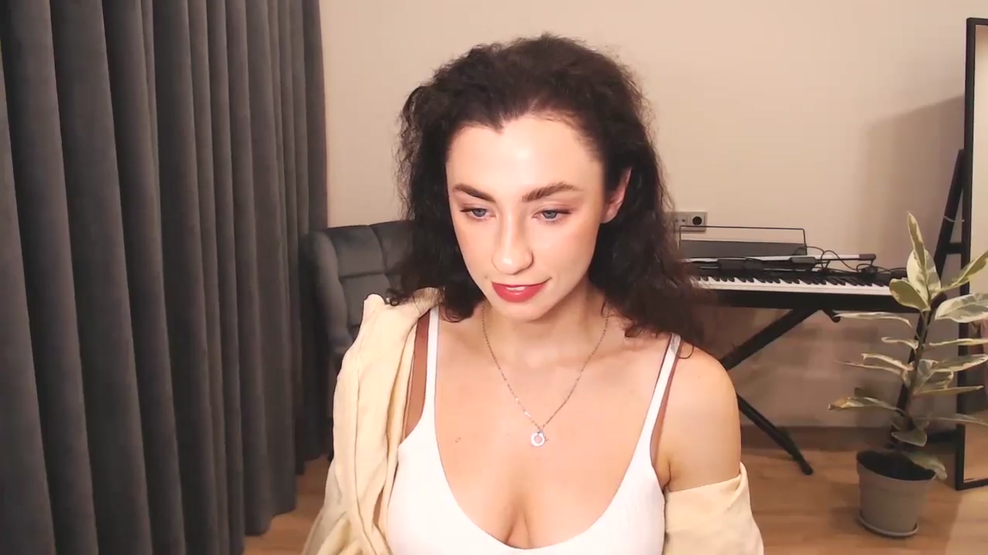 Gallery image thumbnail from Millla_Mi's myfreecams stream on, 11/10/2024, 22:07 image 13 of 20