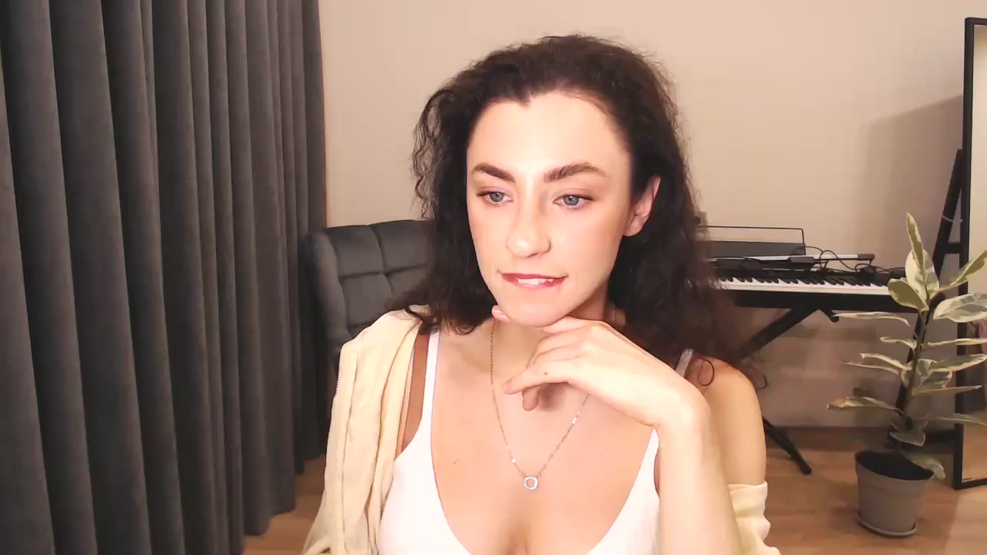 Gallery image thumbnail from Millla_Mi's myfreecams stream on, 11/10/2024, 22:07 image 14 of 20